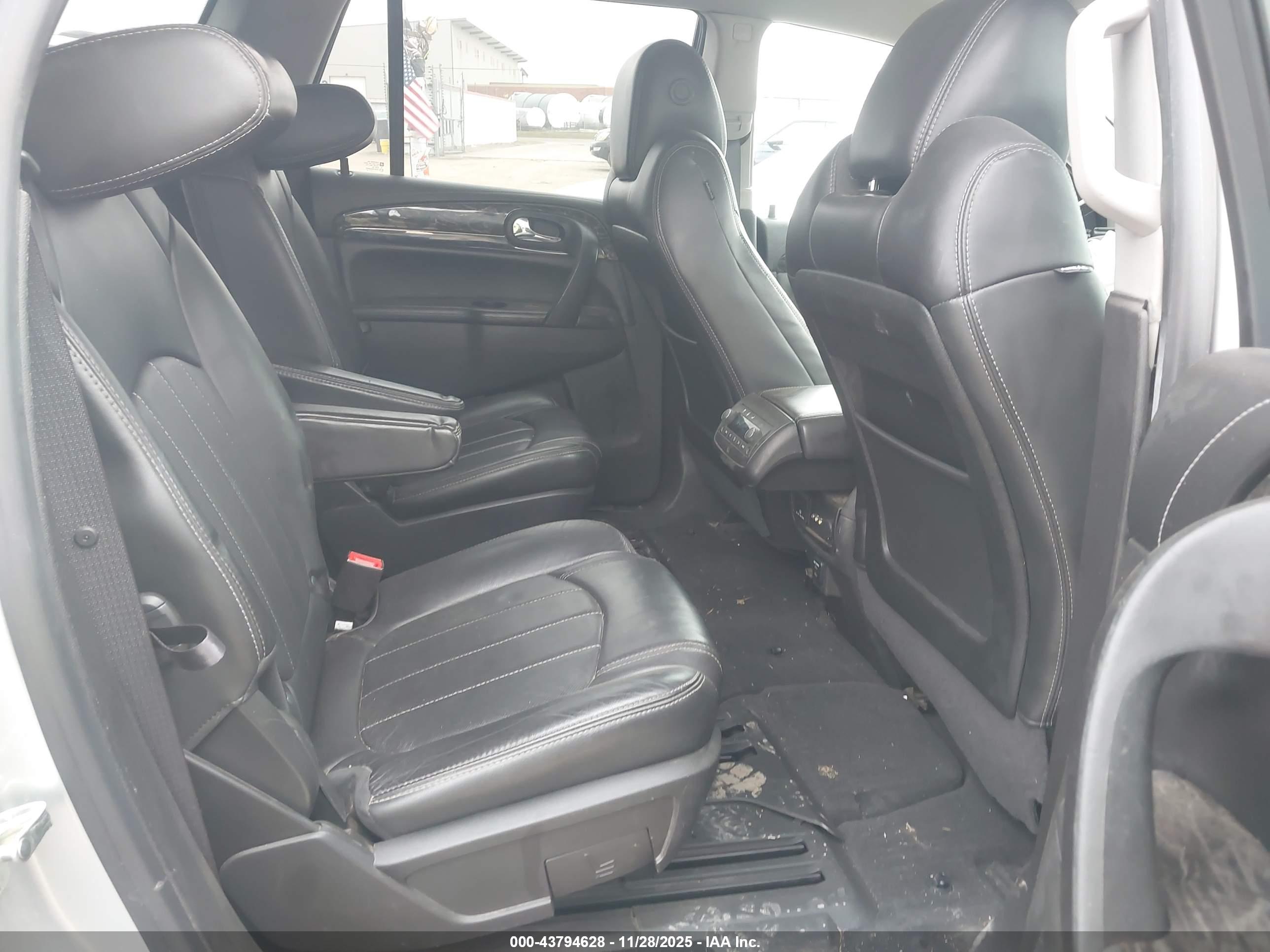 BUICK ENCLAVE image 8