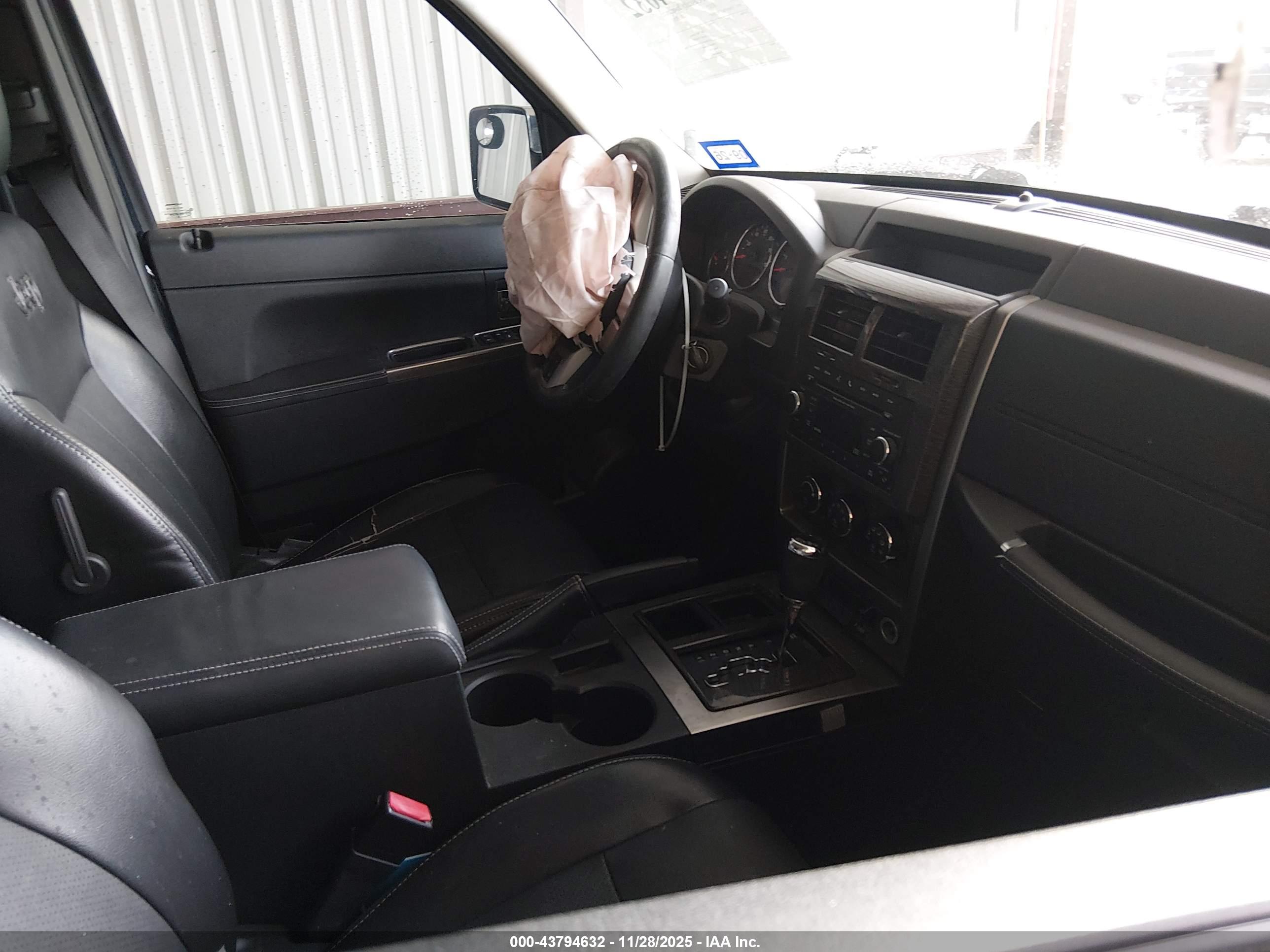 JEEP LIBERTY image 5
