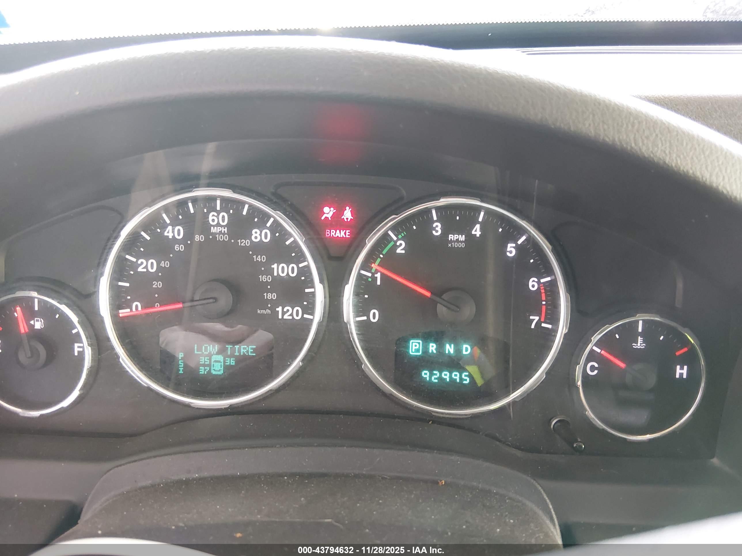 JEEP LIBERTY image 7