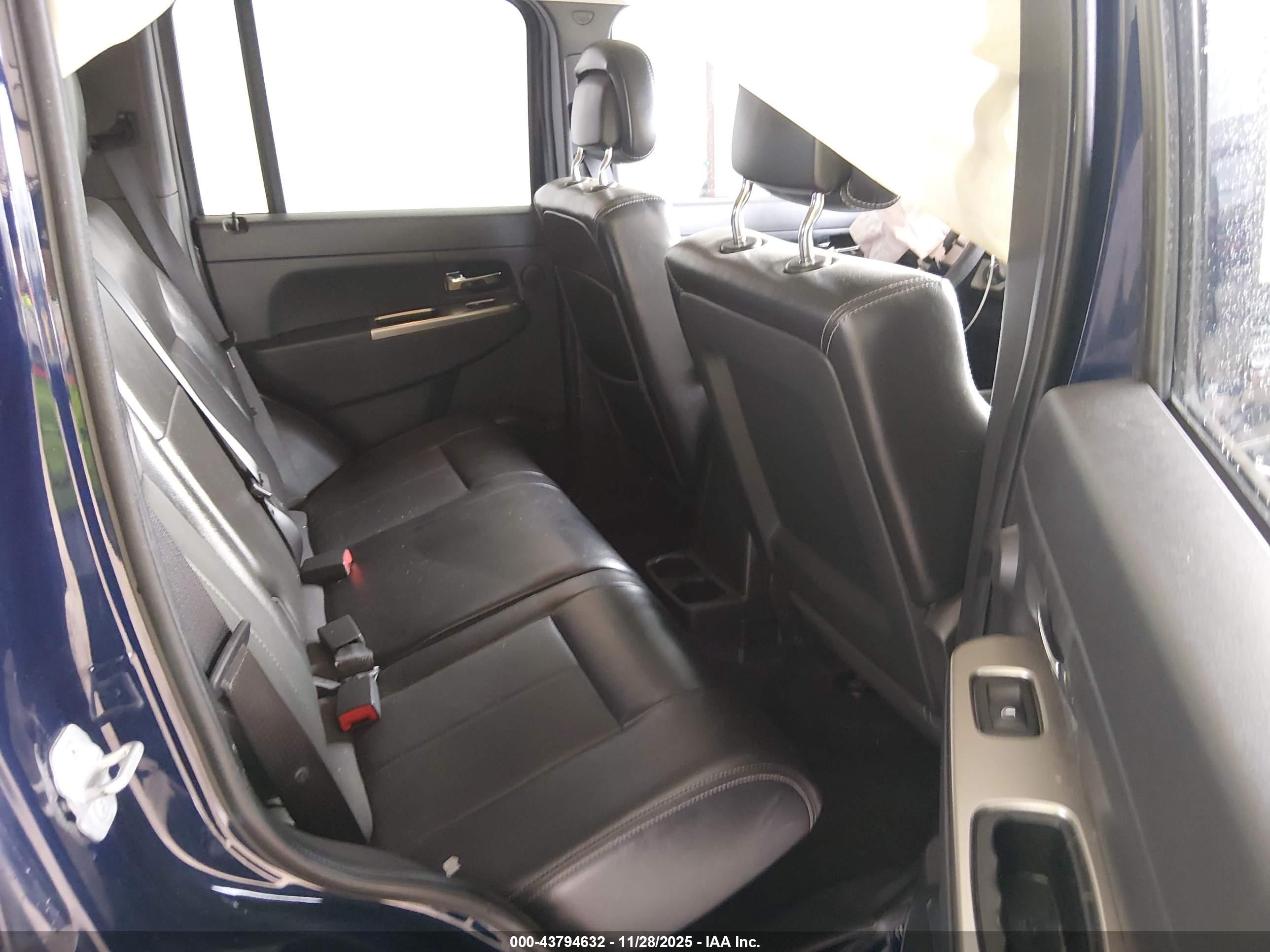 JEEP LIBERTY image 8