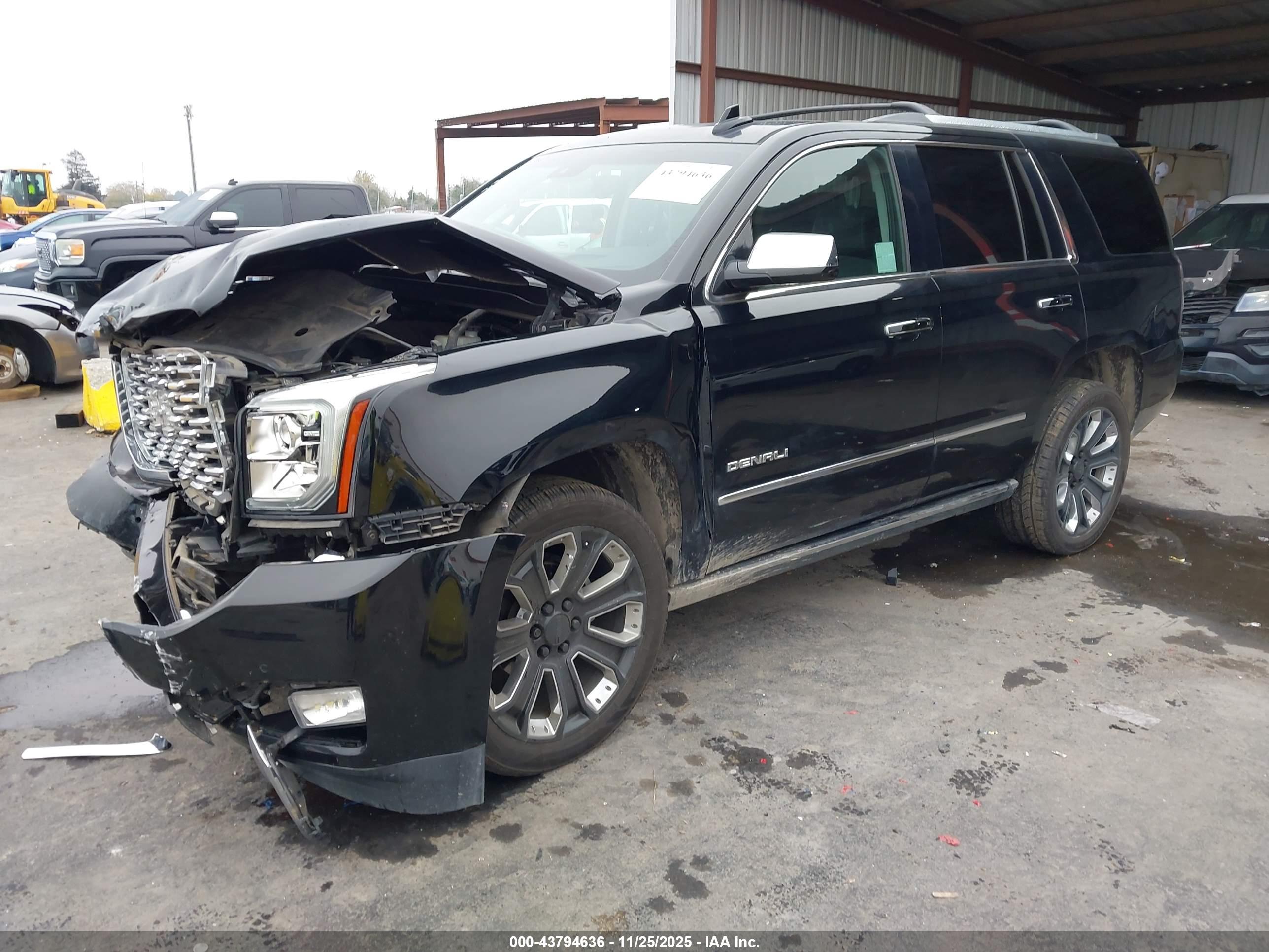 GMC YUKON image 2