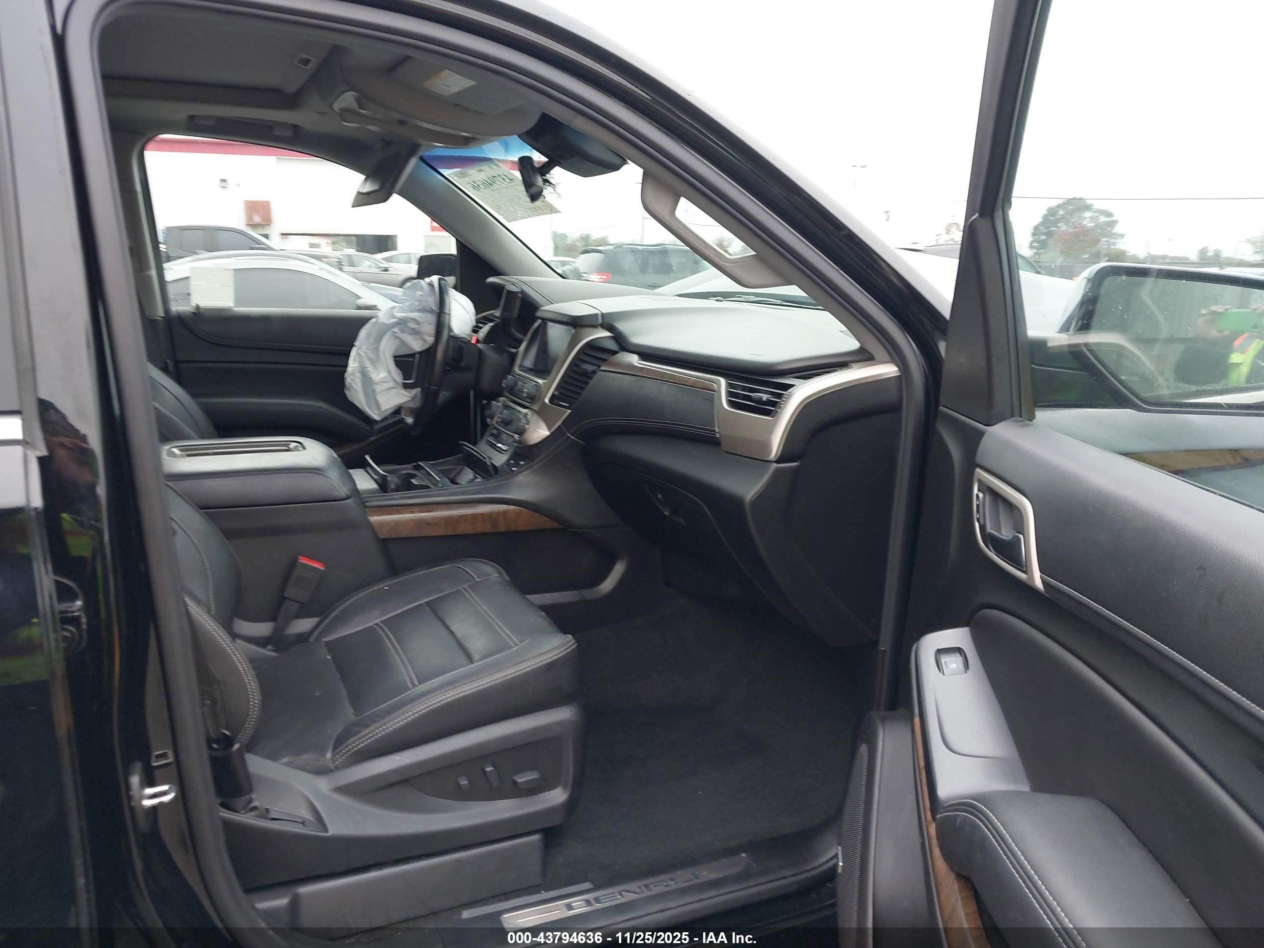 GMC YUKON image 5