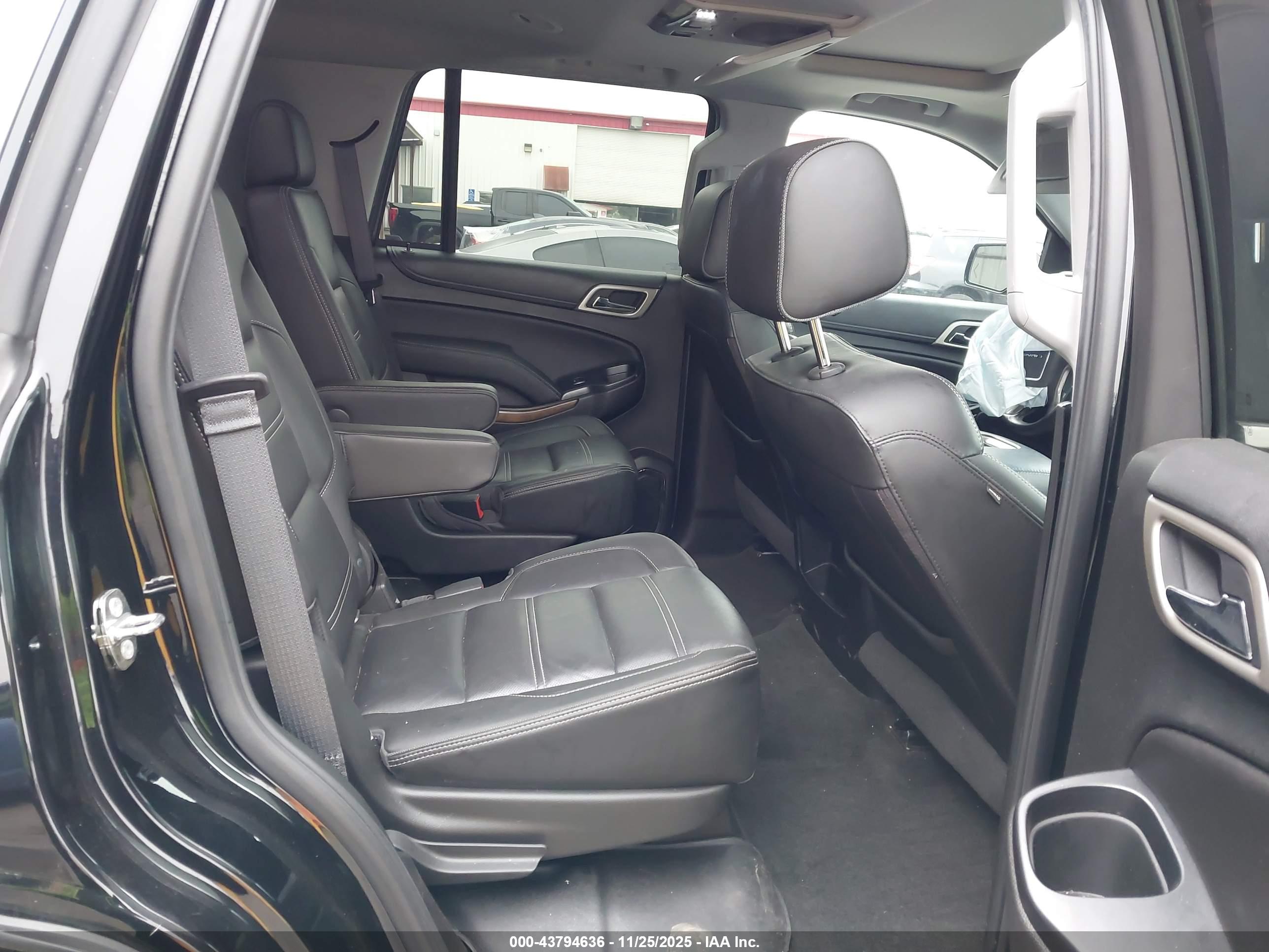 GMC YUKON image 8