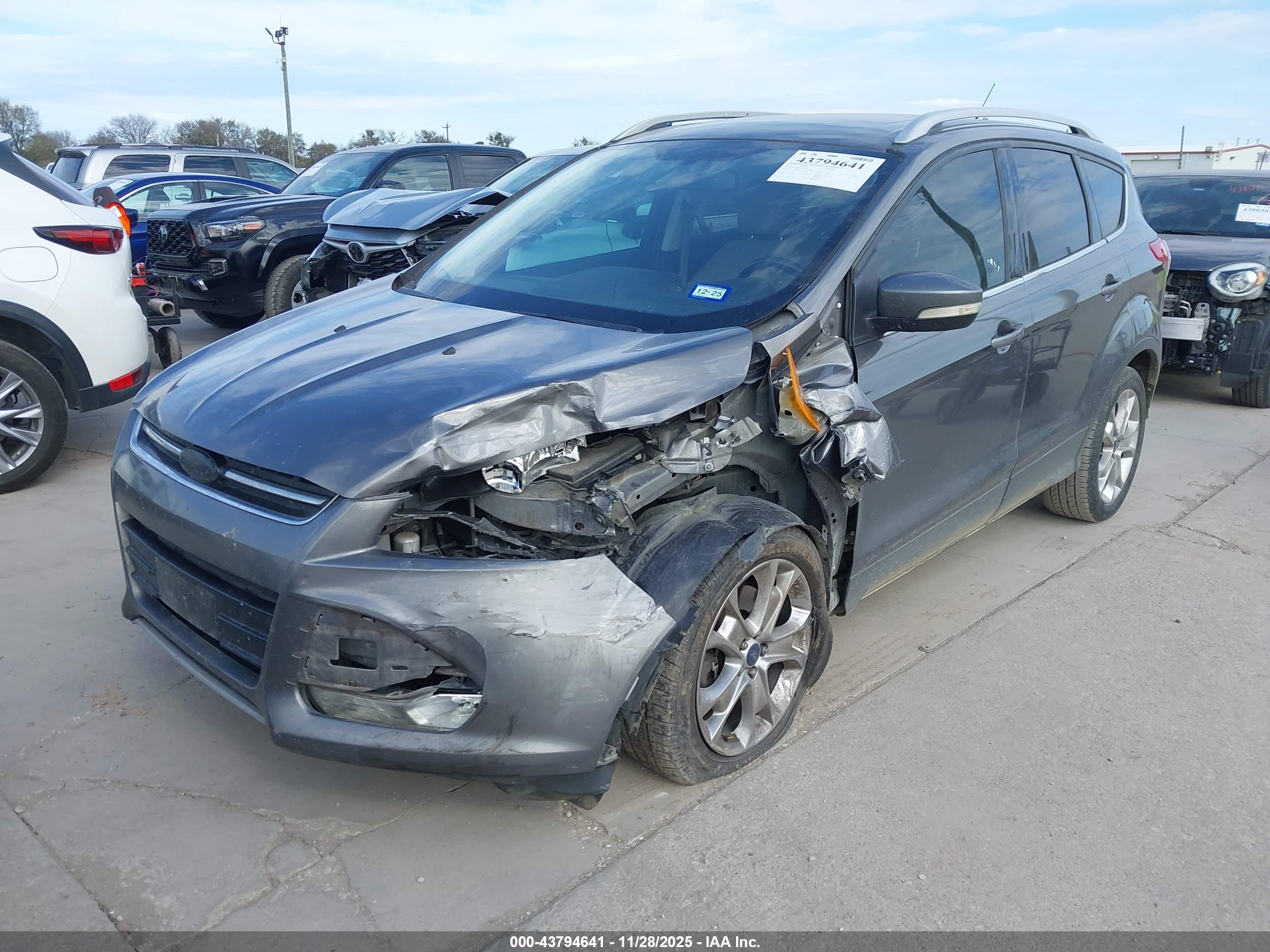 FORD ESCAPE image 2
