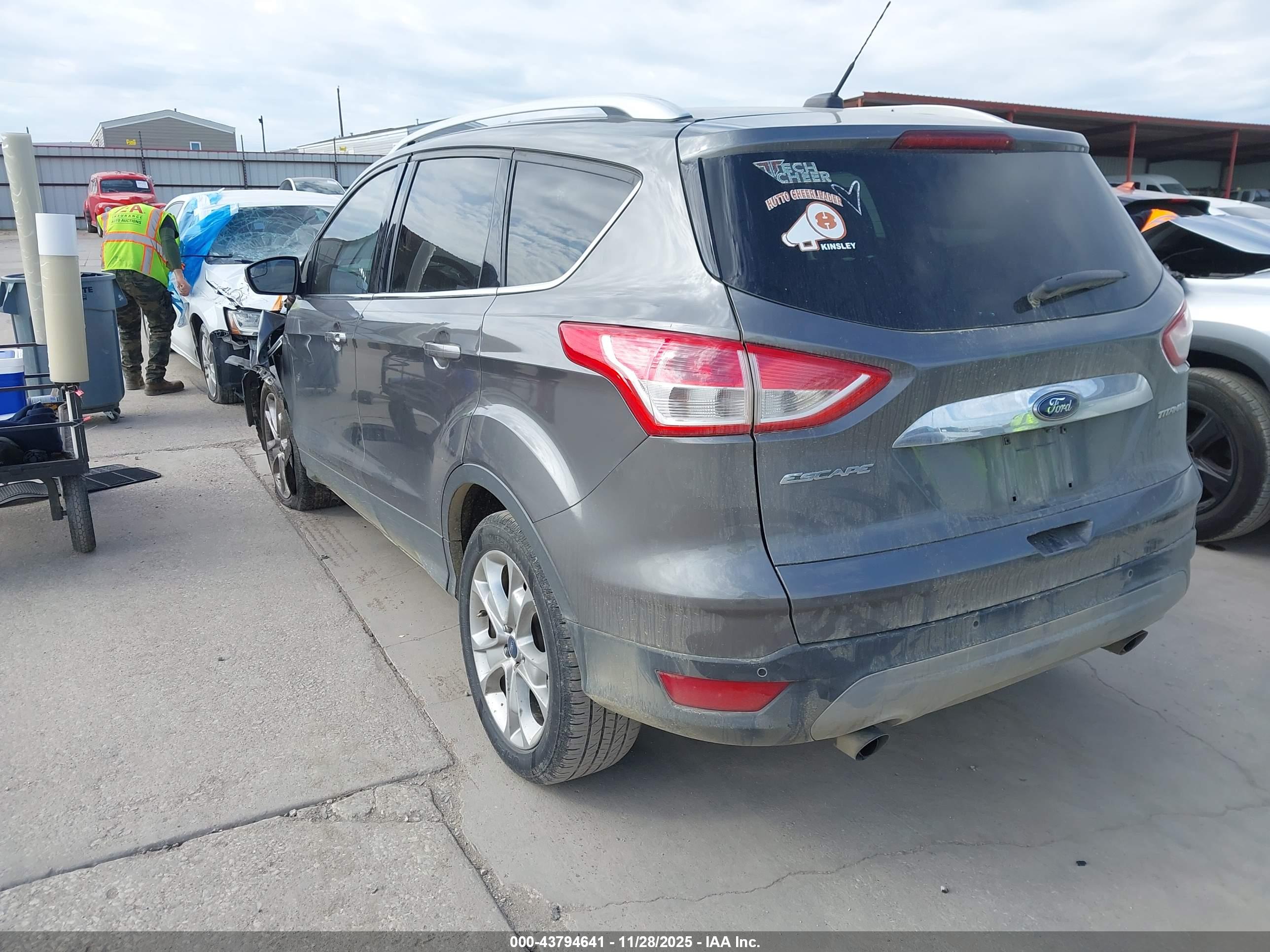 FORD ESCAPE image 3