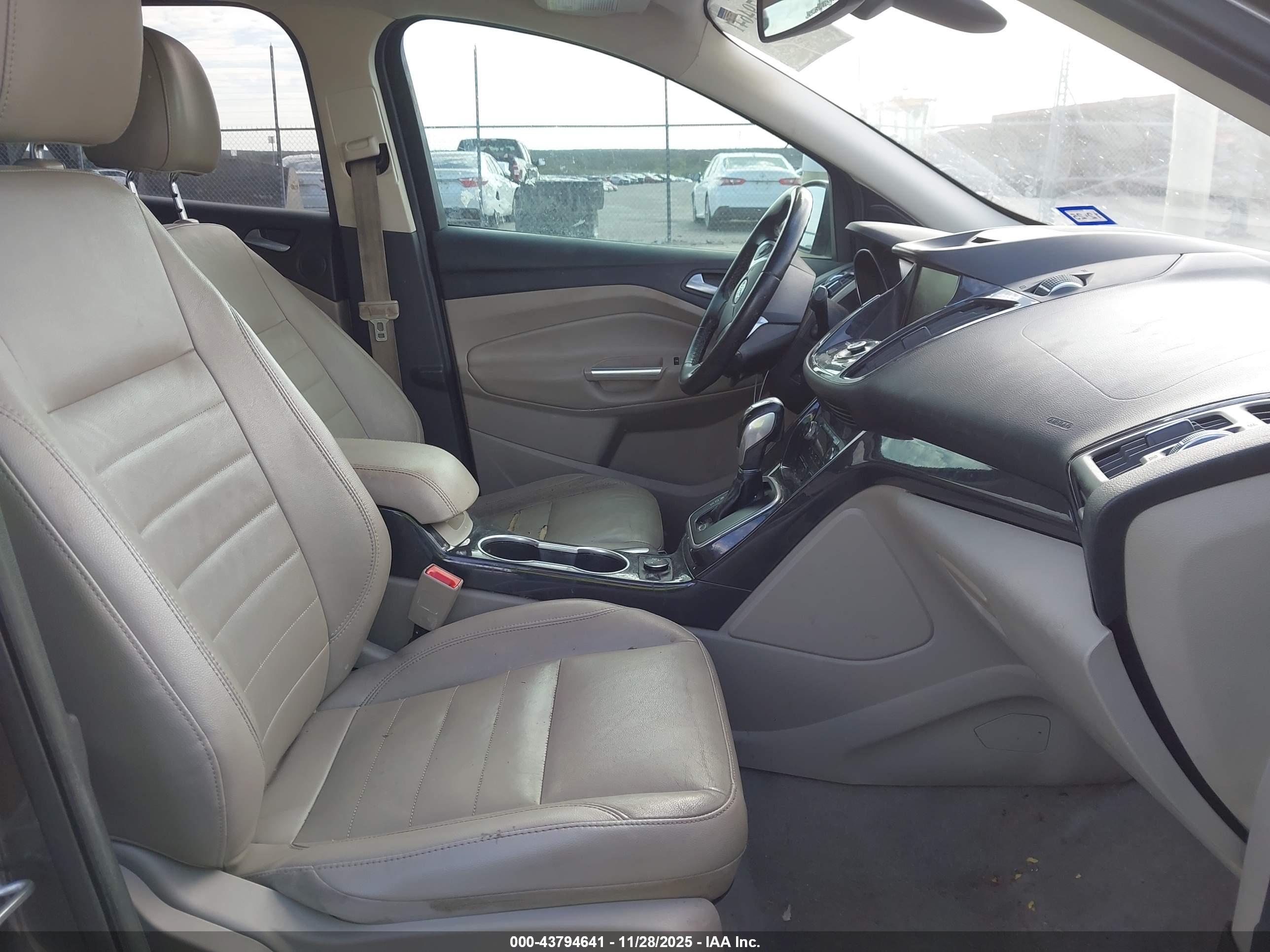 FORD ESCAPE image 5