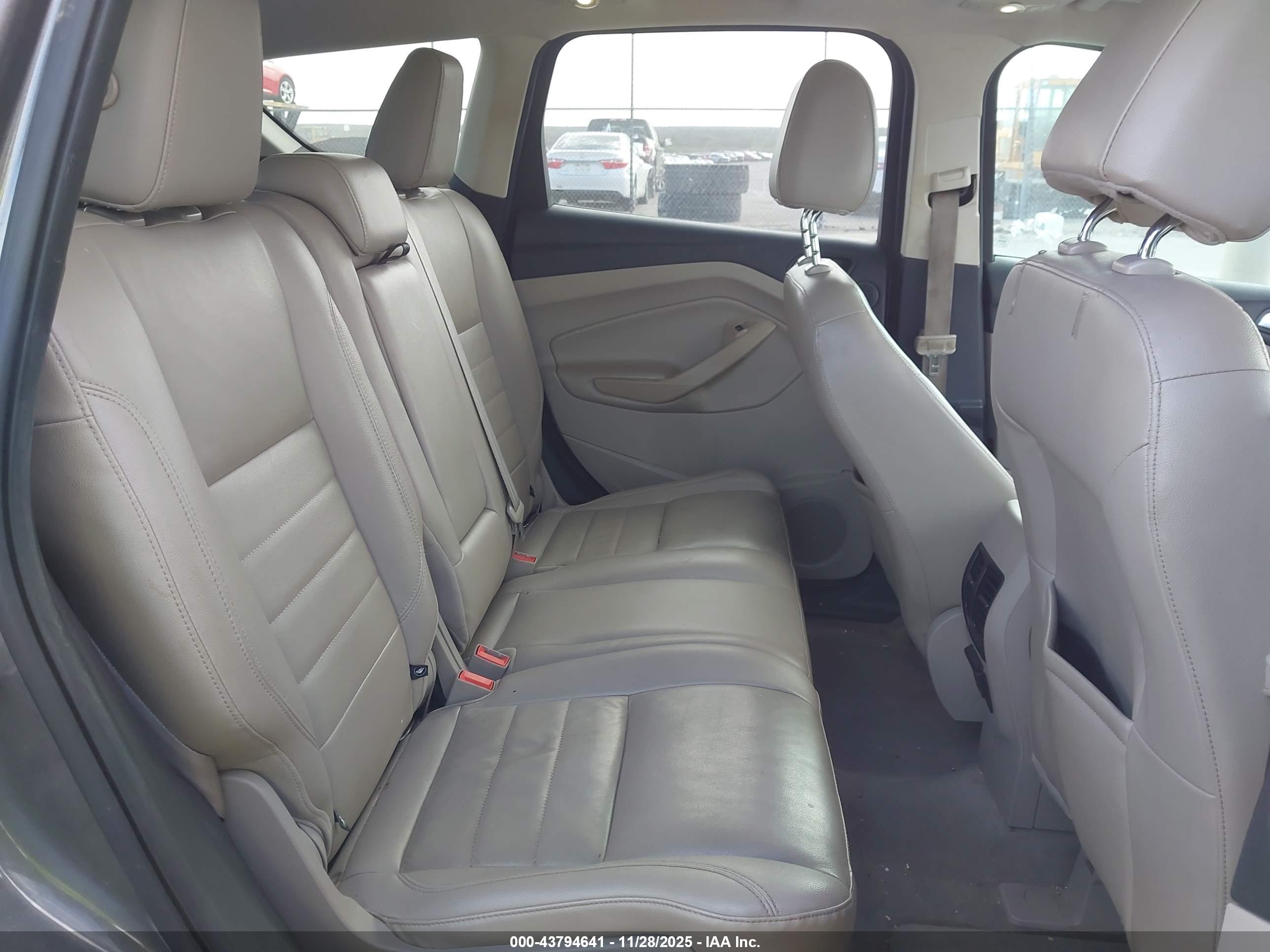 FORD ESCAPE image 8