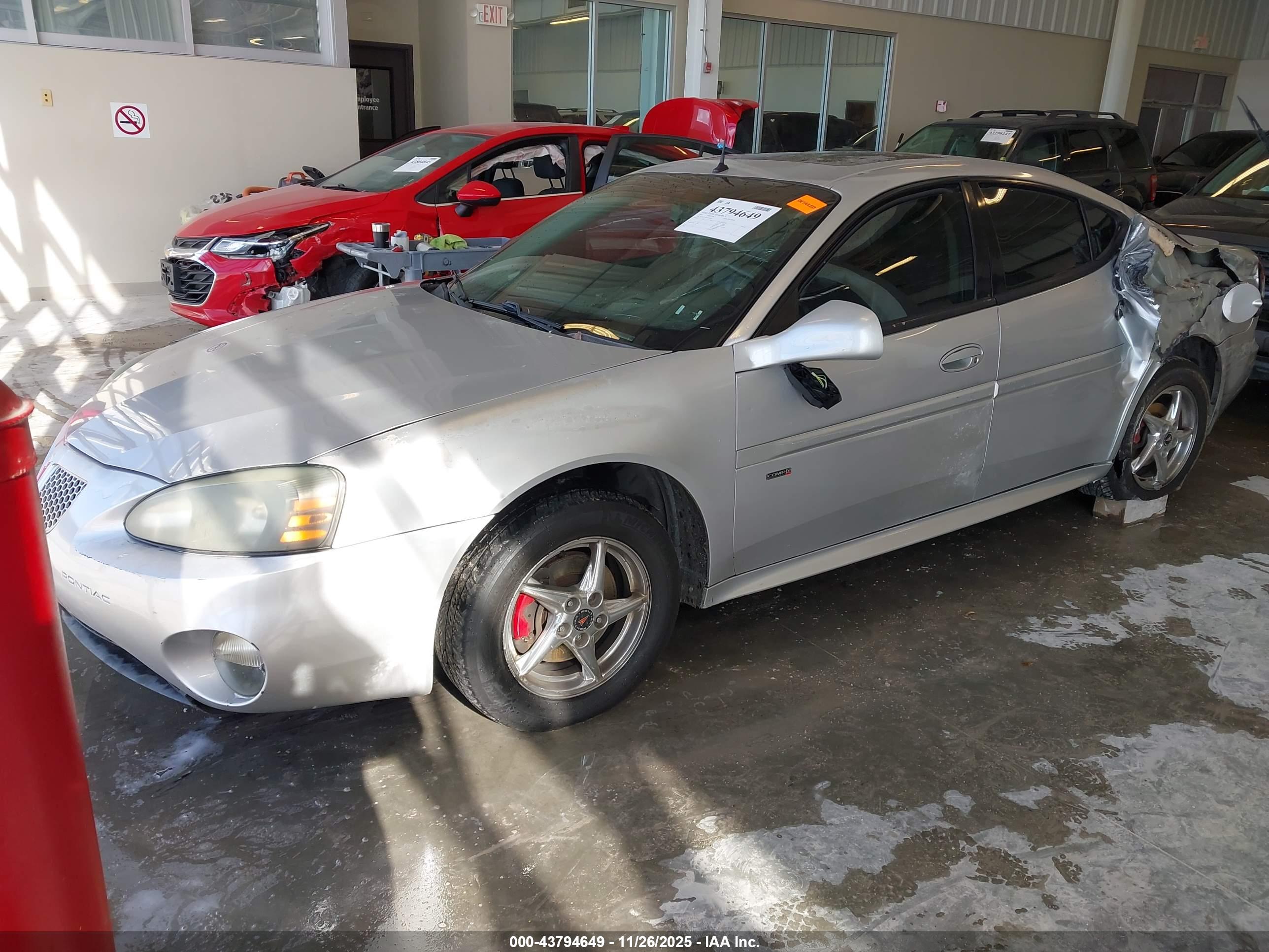 PONTIAC GRAND image 2