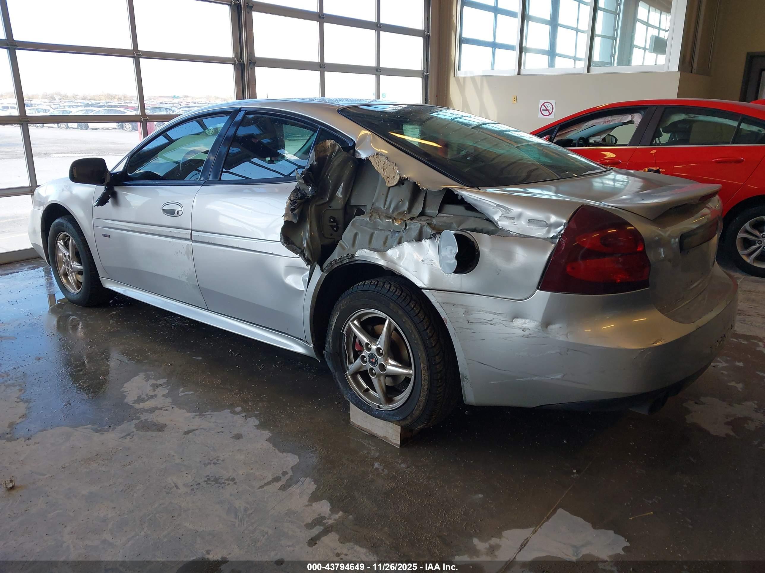 PONTIAC GRAND image 3