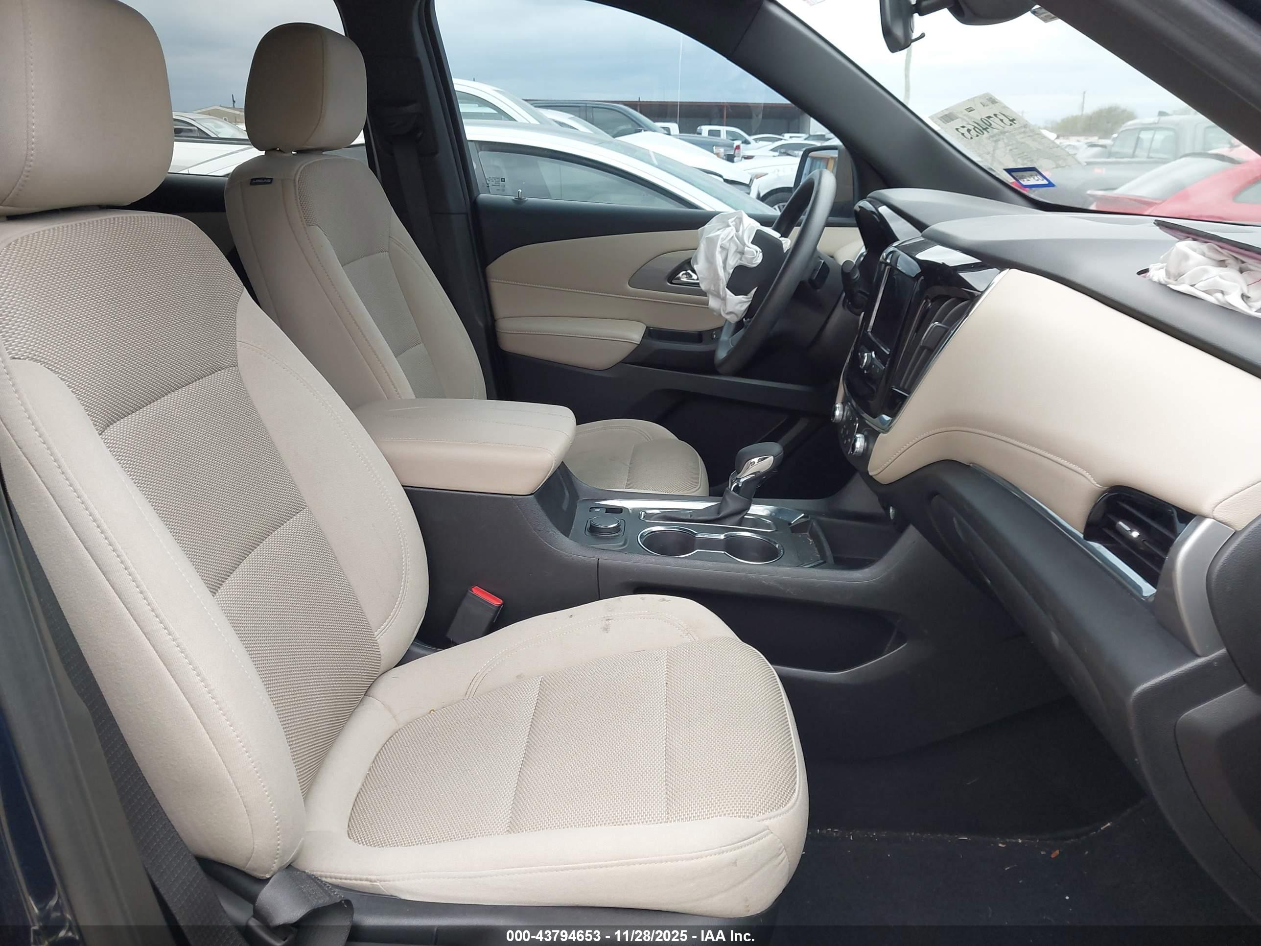 CHEVROLET TRAVERSE image 5