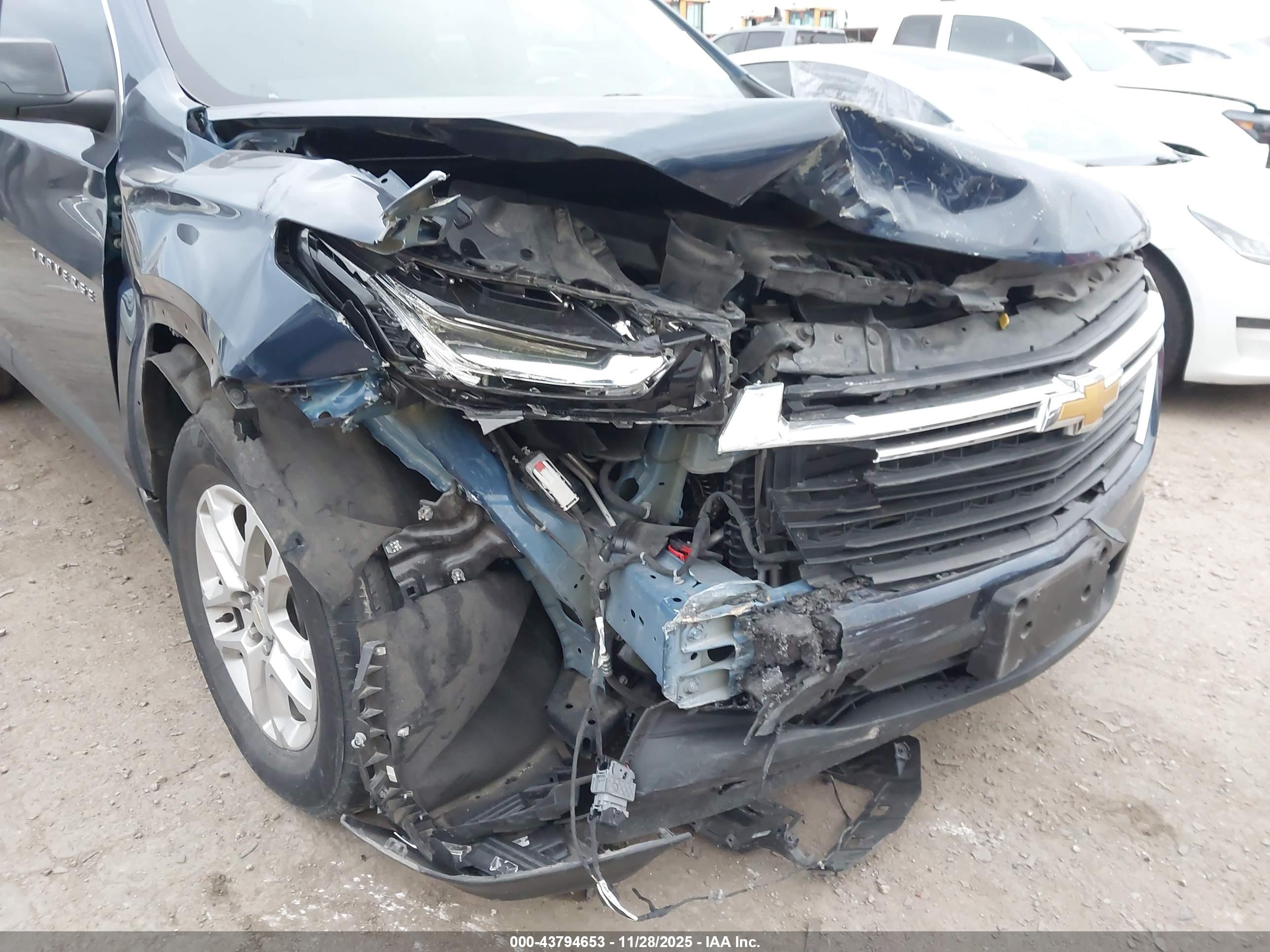 CHEVROLET TRAVERSE image 6