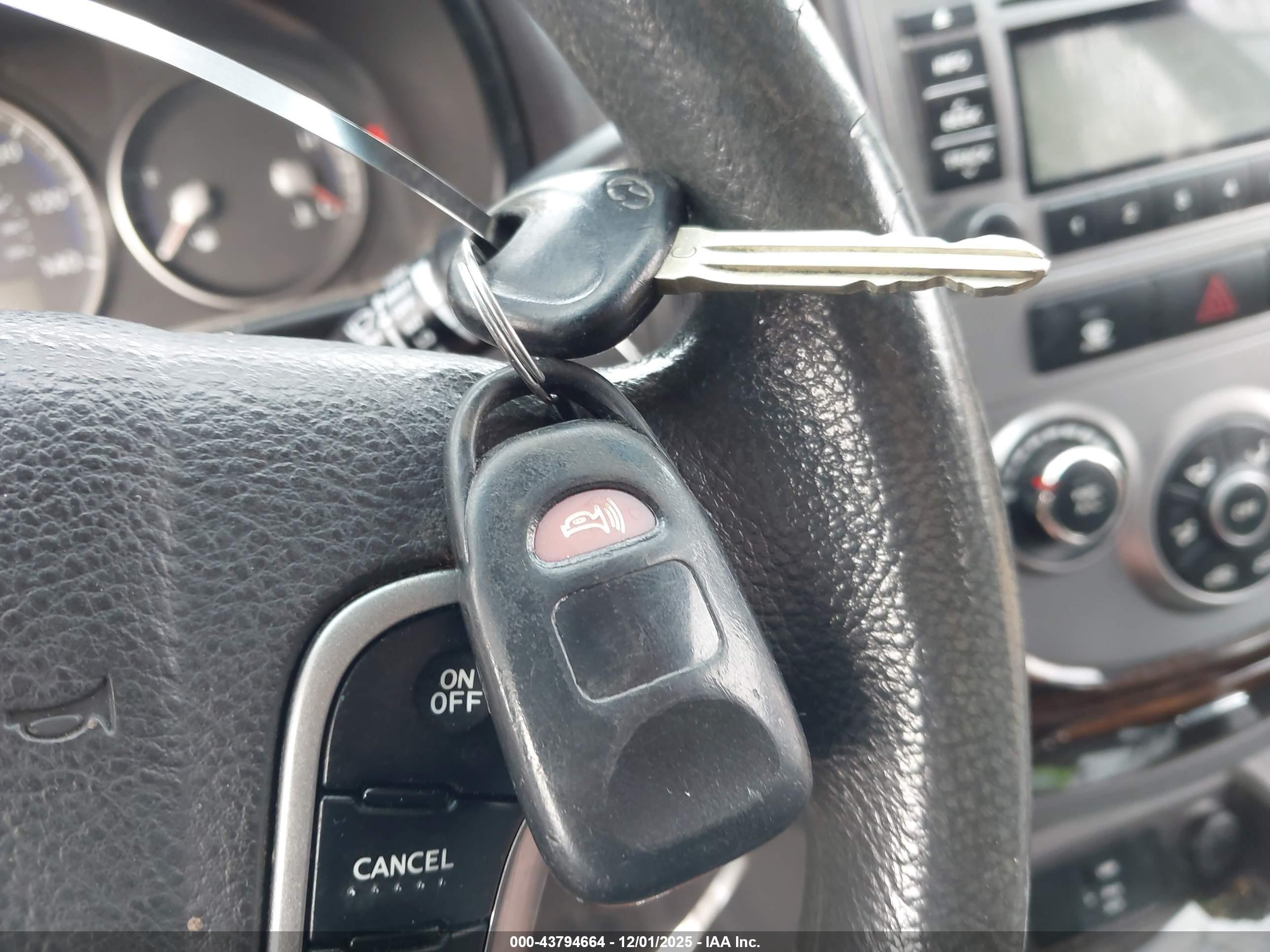 HYUNDAI SANTA image 11