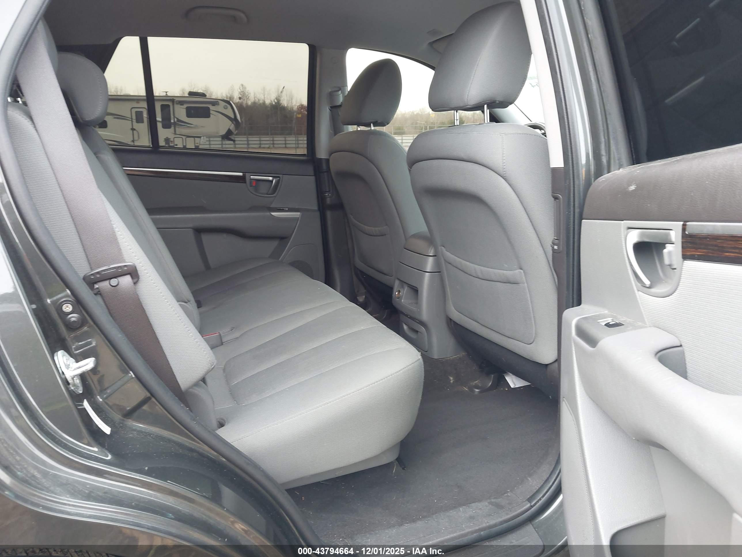 HYUNDAI SANTA image 8
