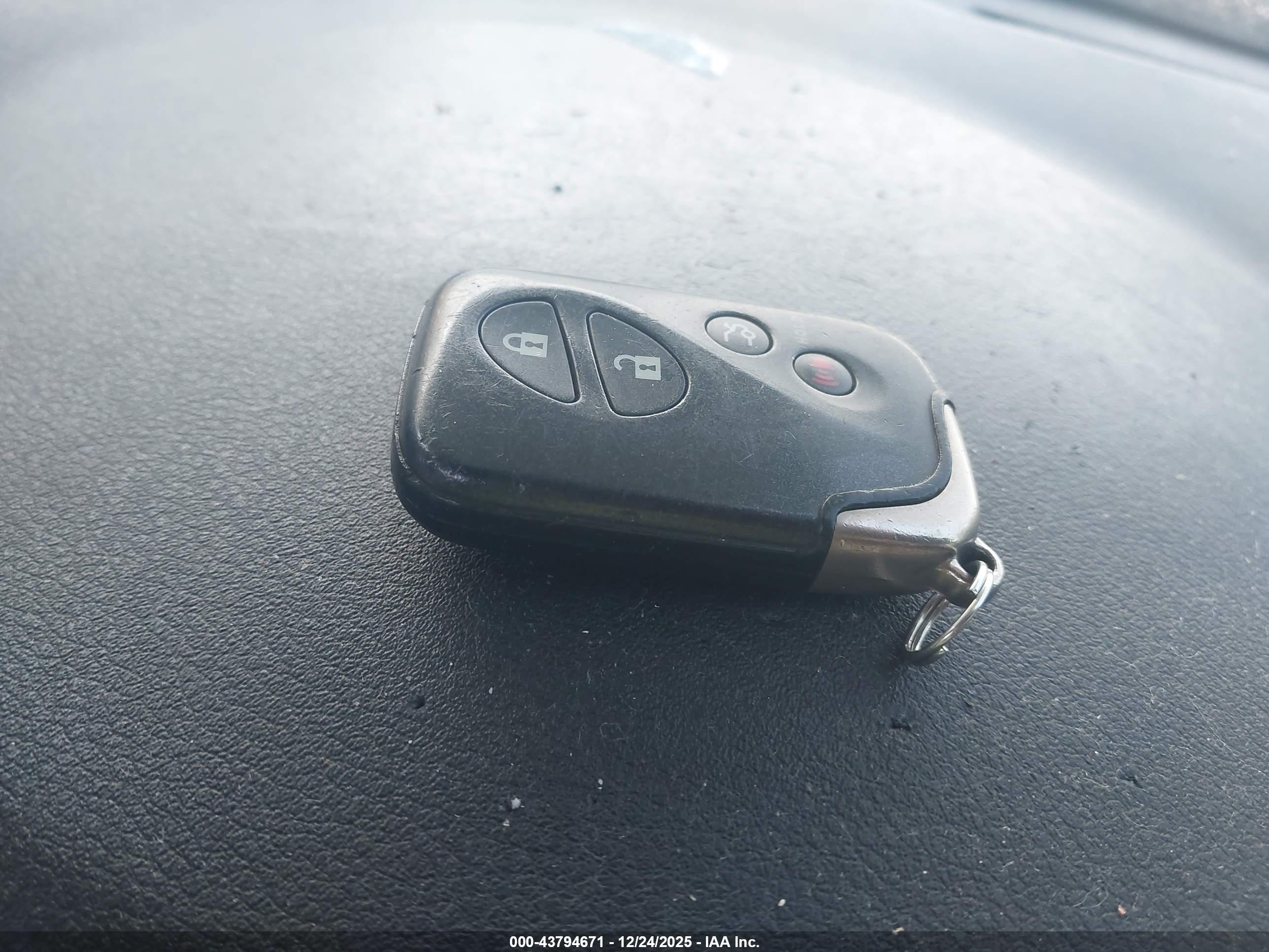 LEXUS ES image 11