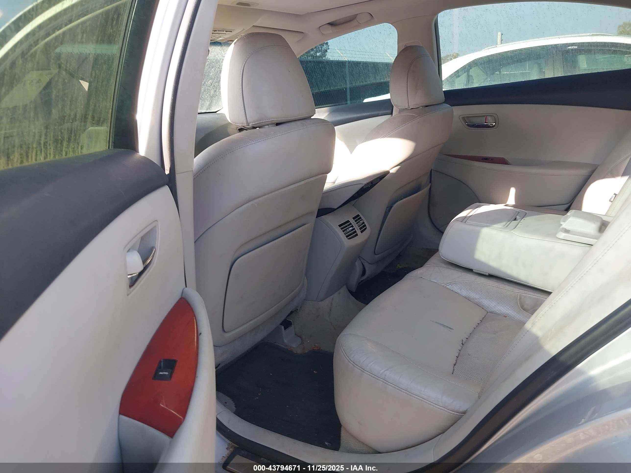 LEXUS ES image 8