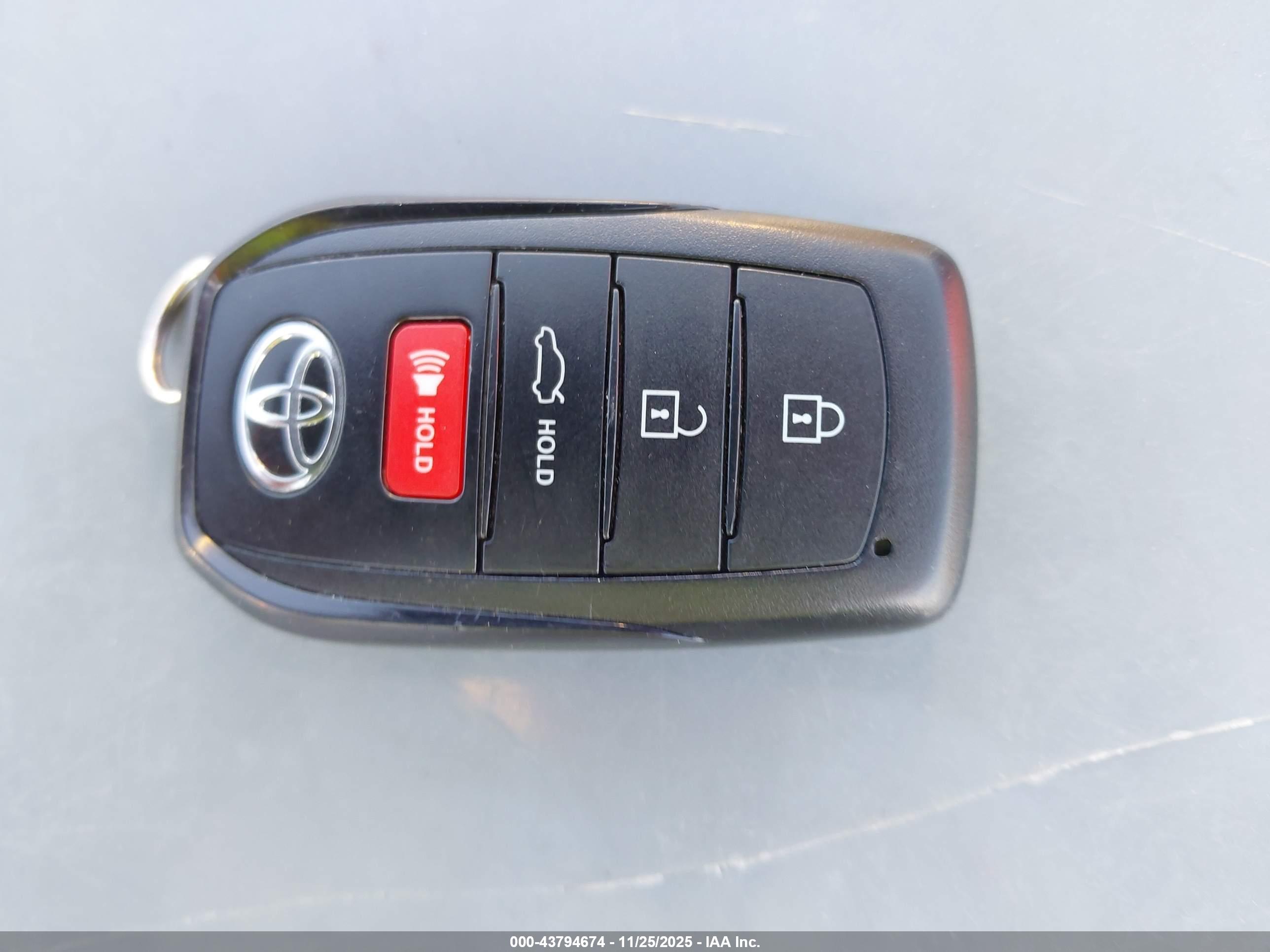 TOYOTA CAMRY image 11