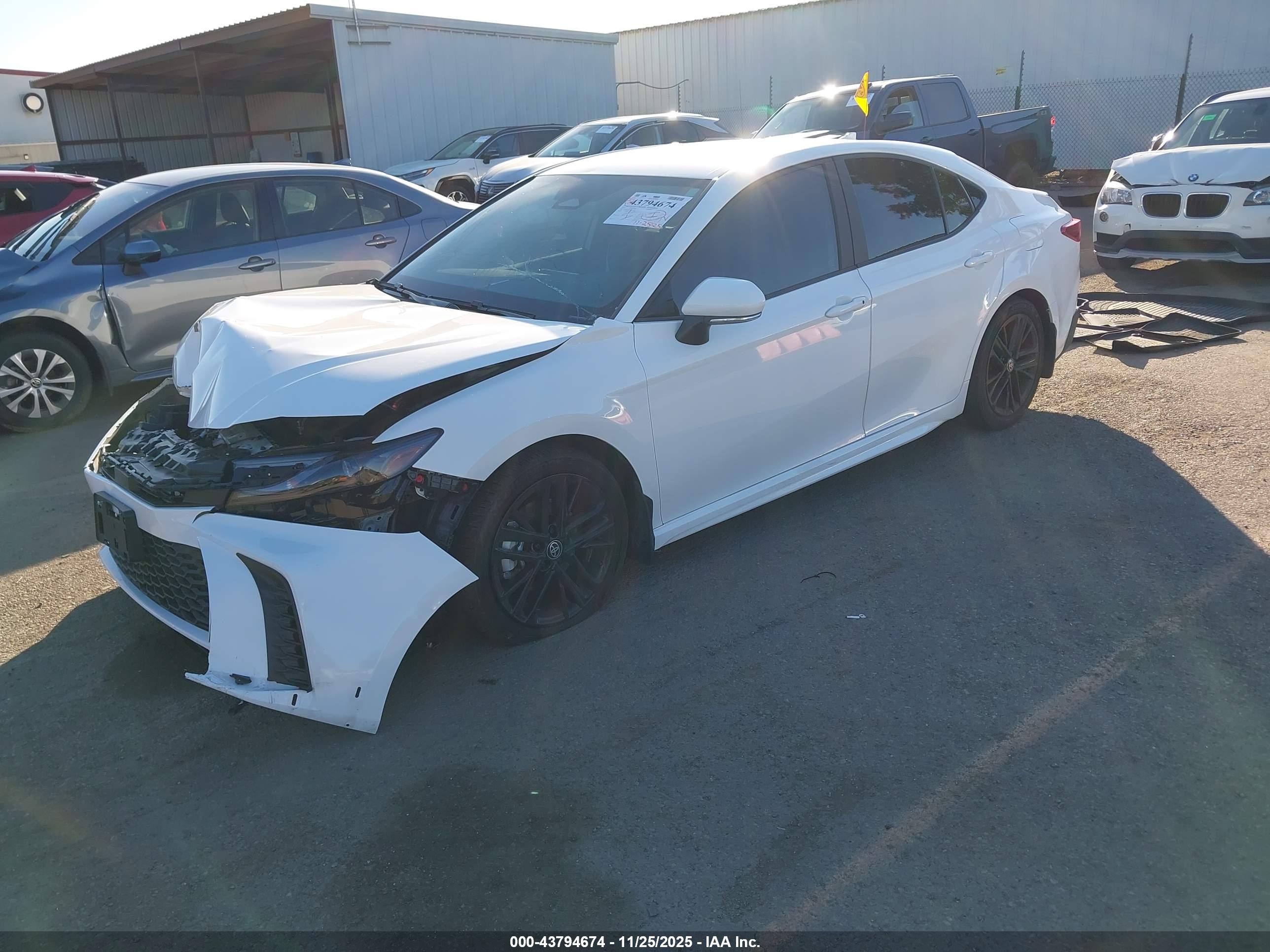 TOYOTA CAMRY image 2