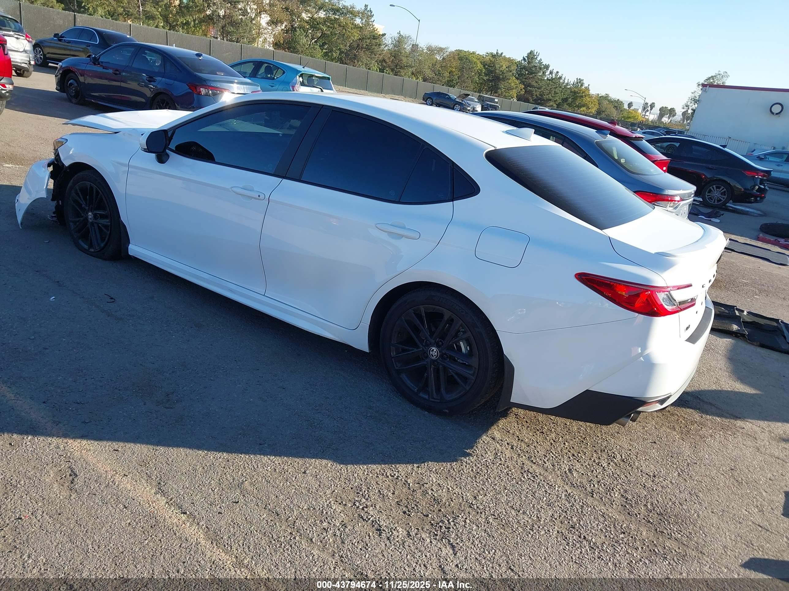 TOYOTA CAMRY image 3