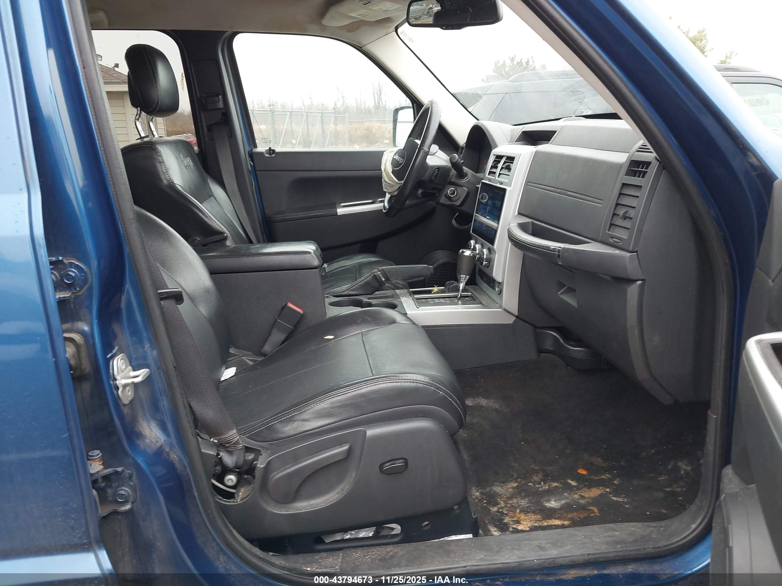 JEEP LIBERTY image 5