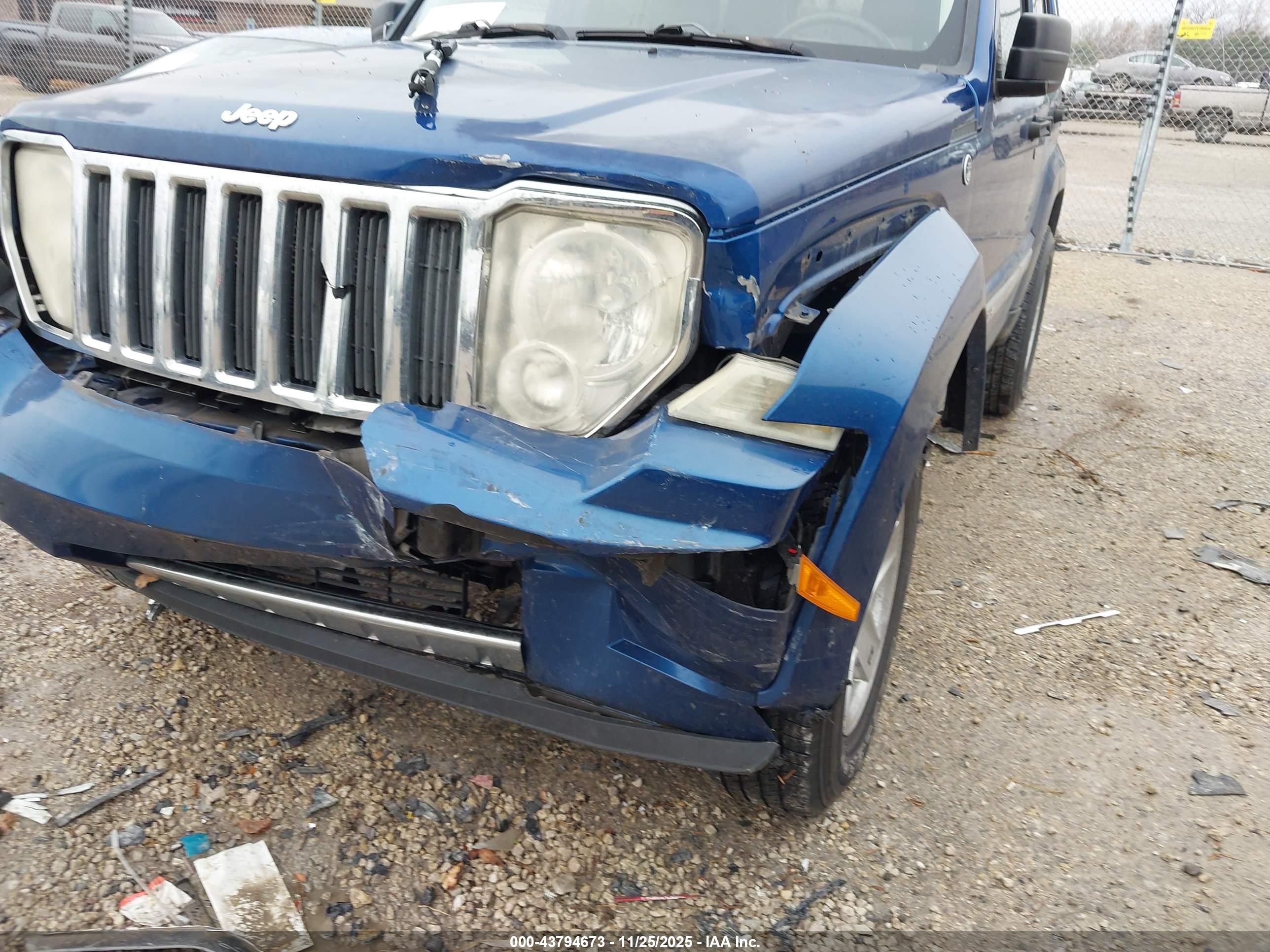 JEEP LIBERTY image 6