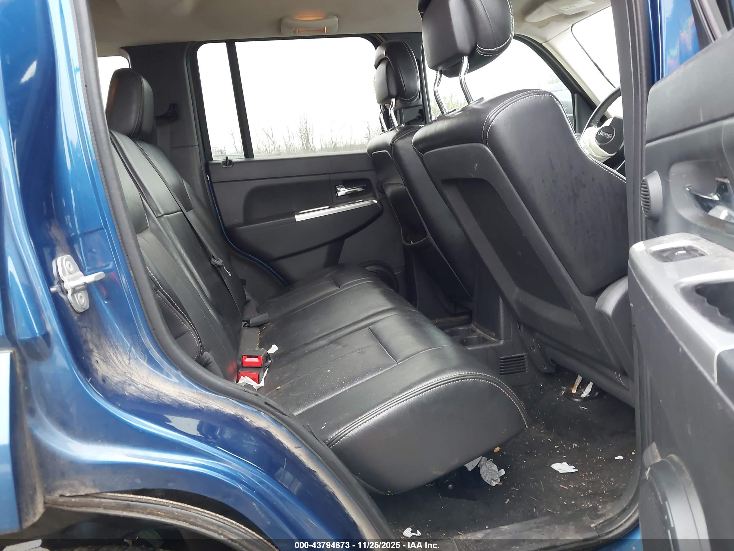 JEEP LIBERTY image 8