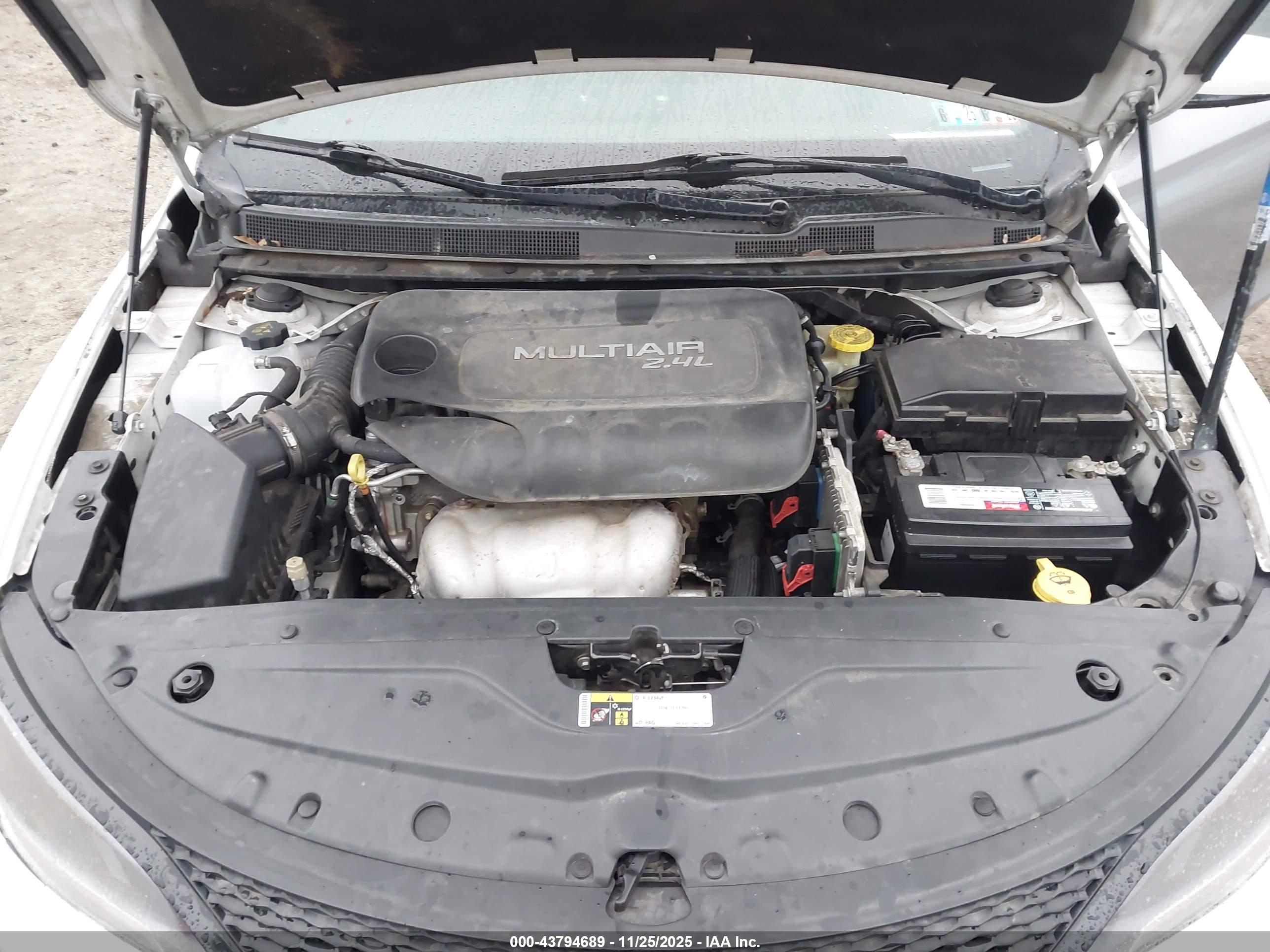 CHRYSLER 200 image 10