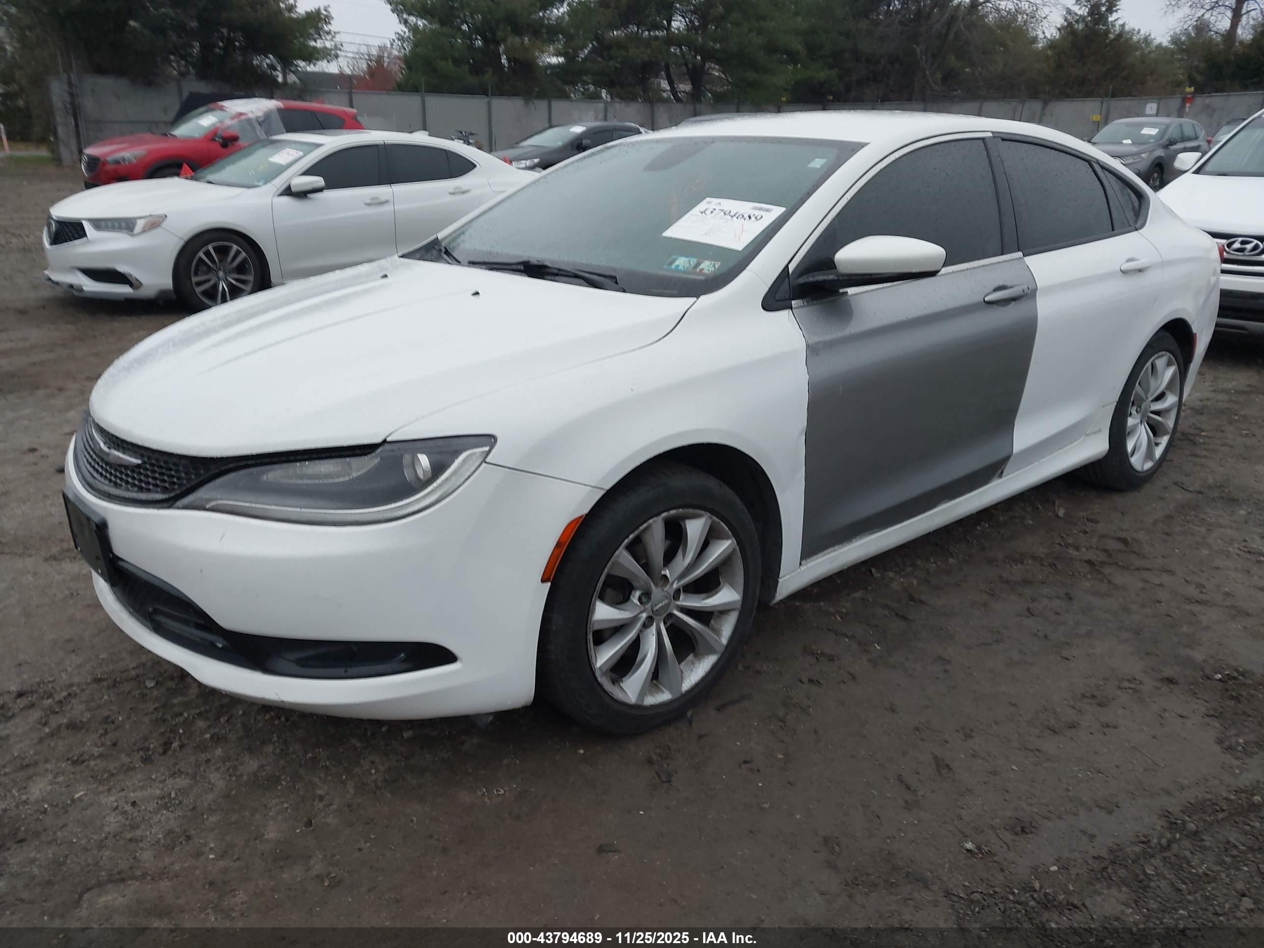 CHRYSLER 200 image 2