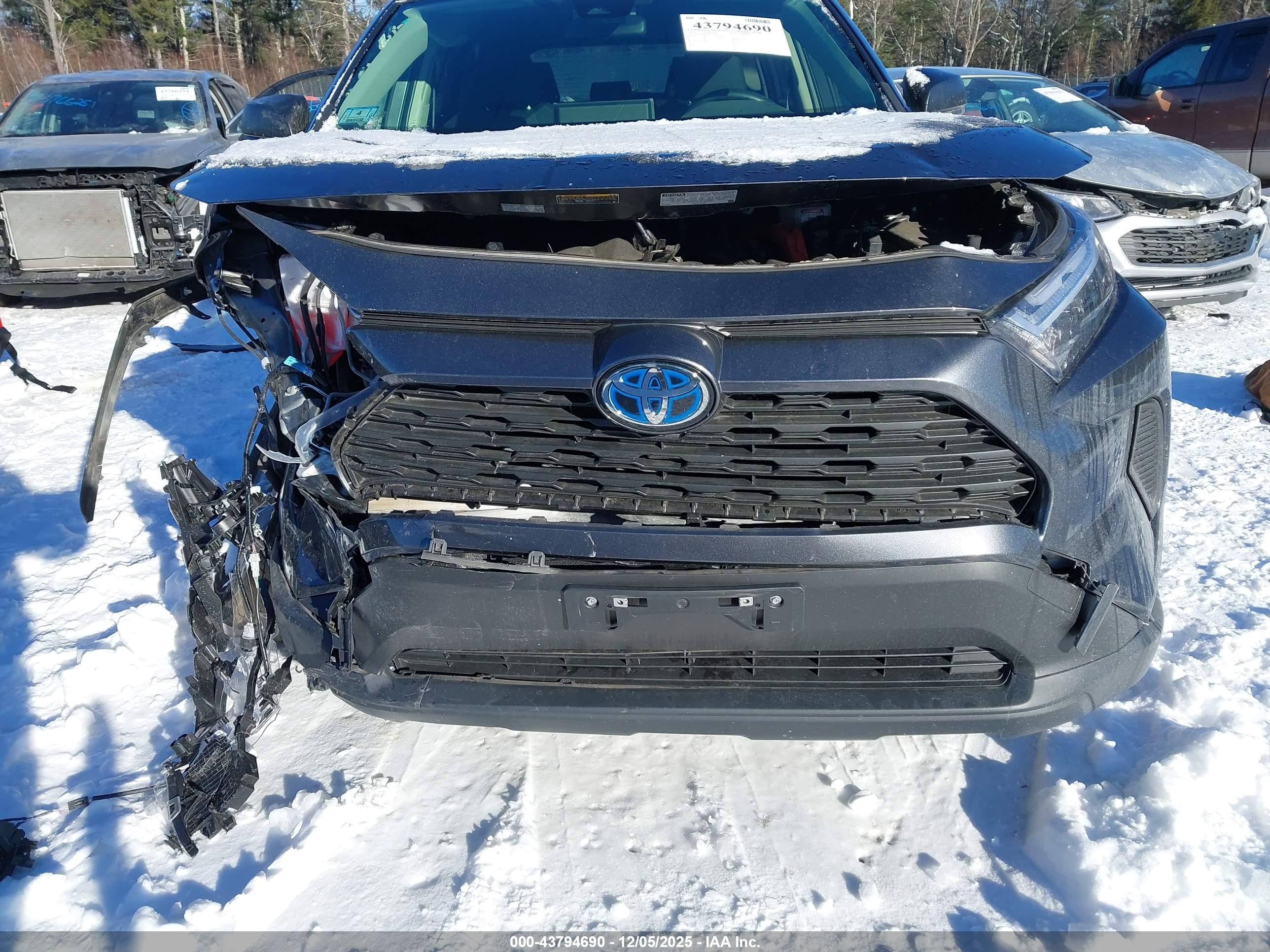 TOYOTA RAV4 image 6