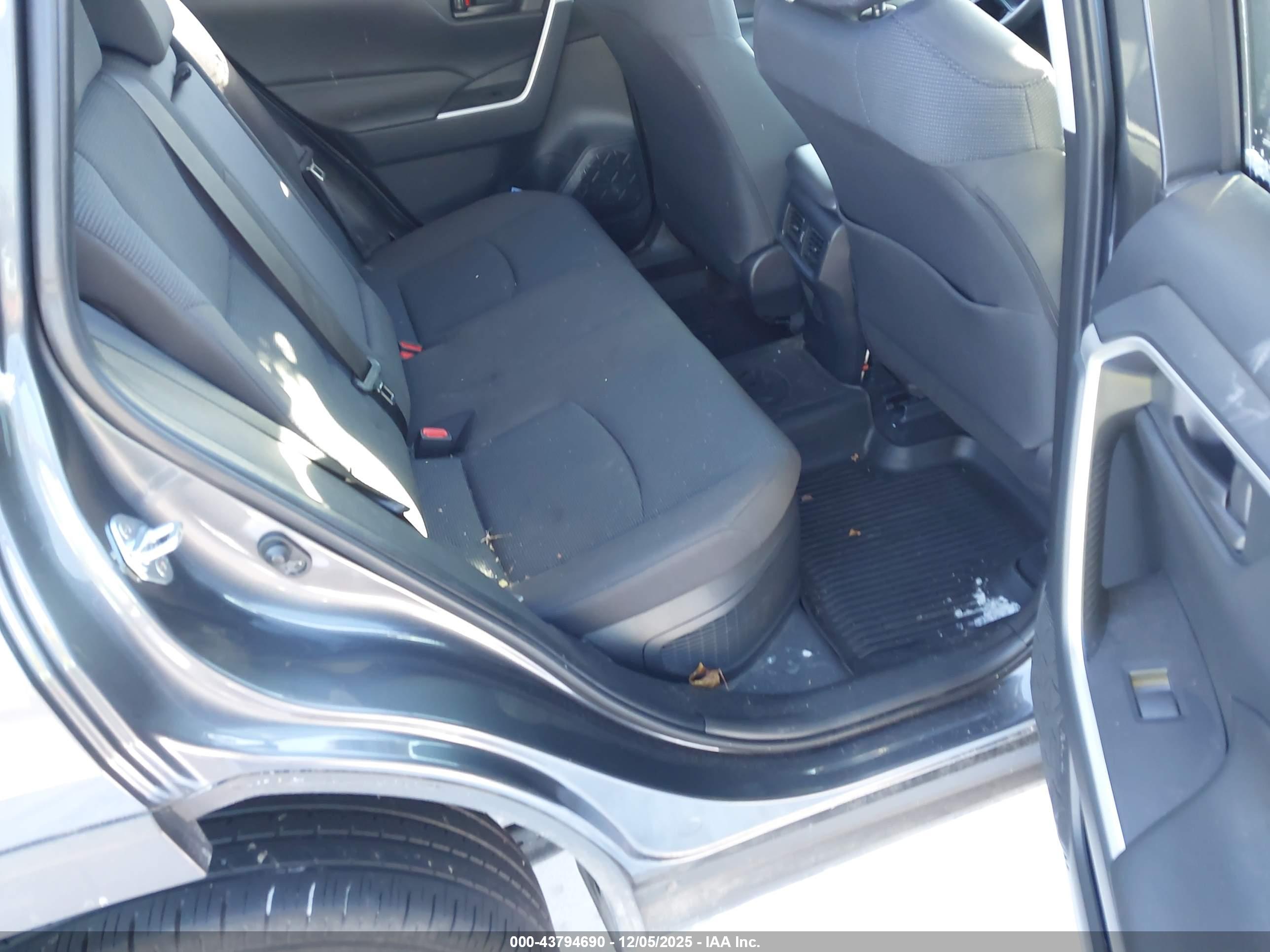 TOYOTA RAV4 image 8