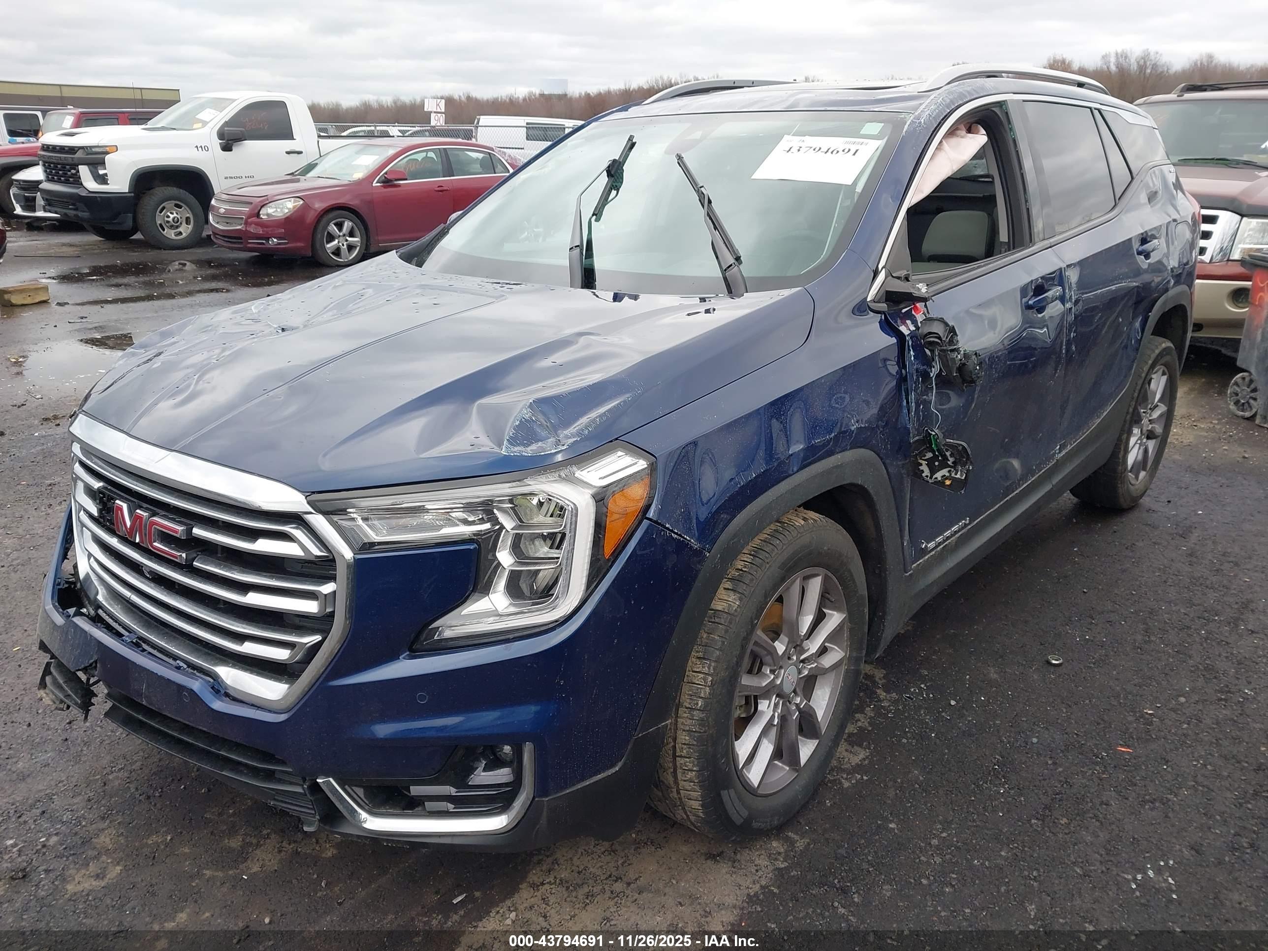 GMC TERRAIN image 2