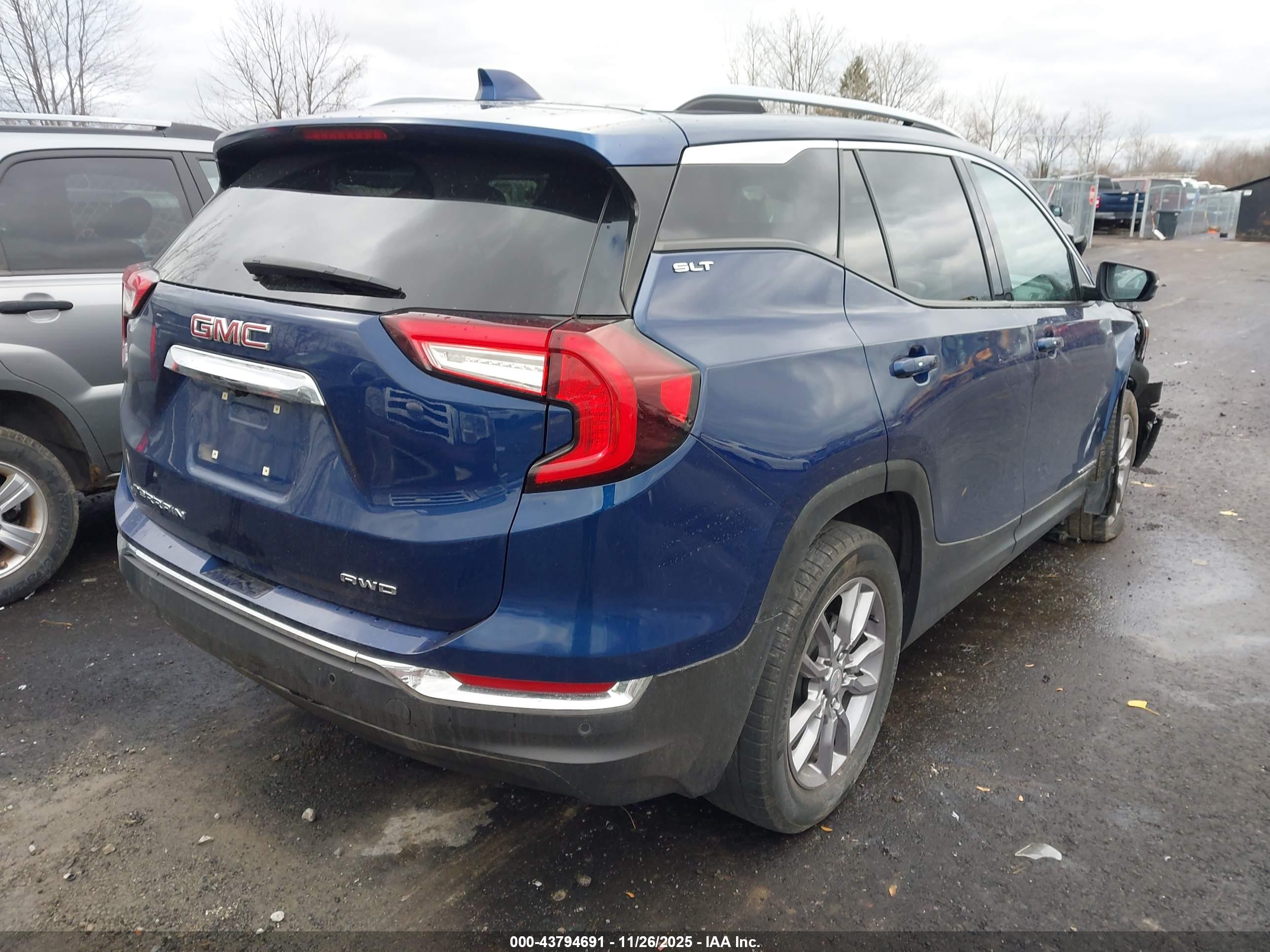 GMC TERRAIN image 4