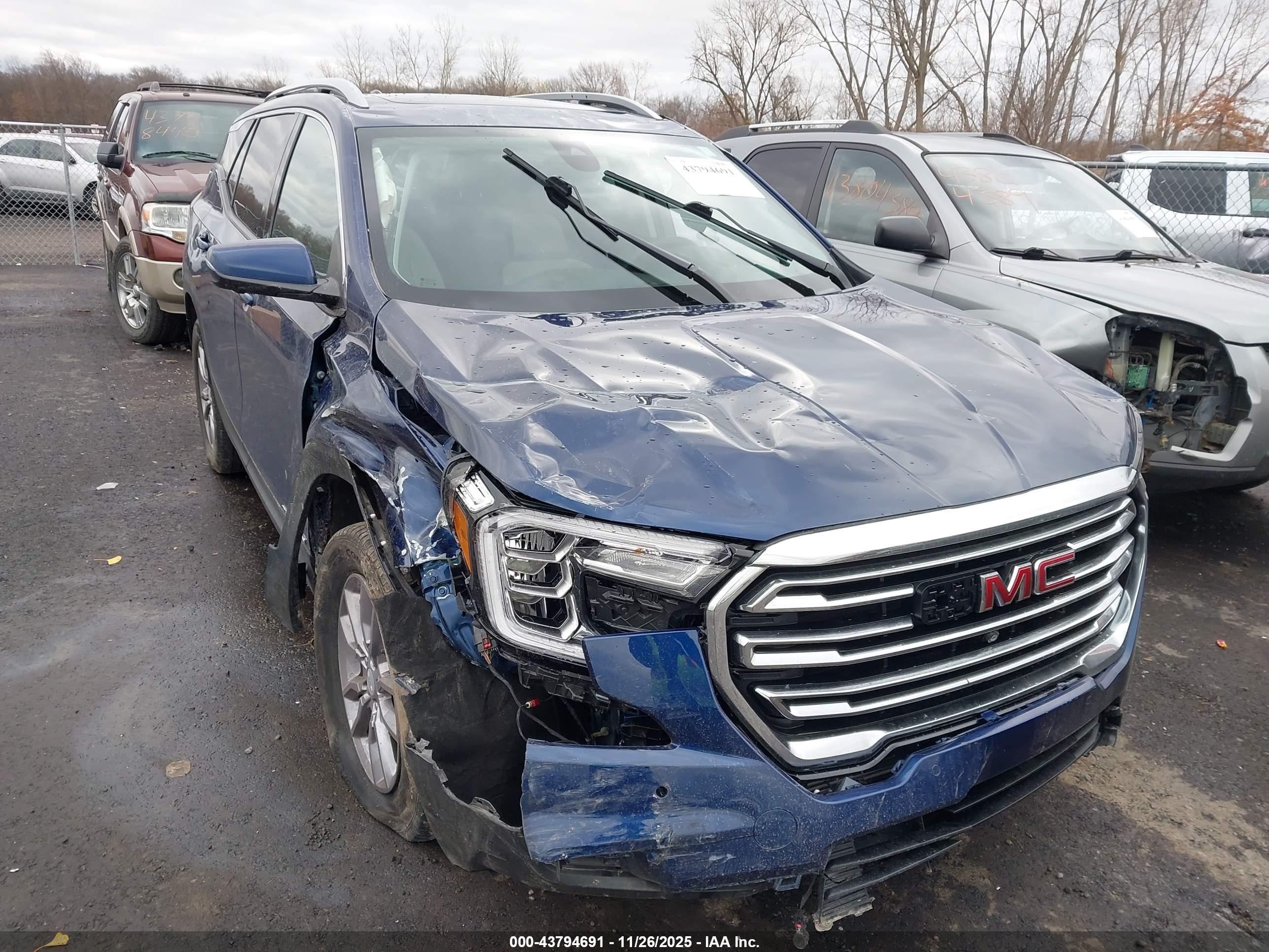 GMC TERRAIN image 6
