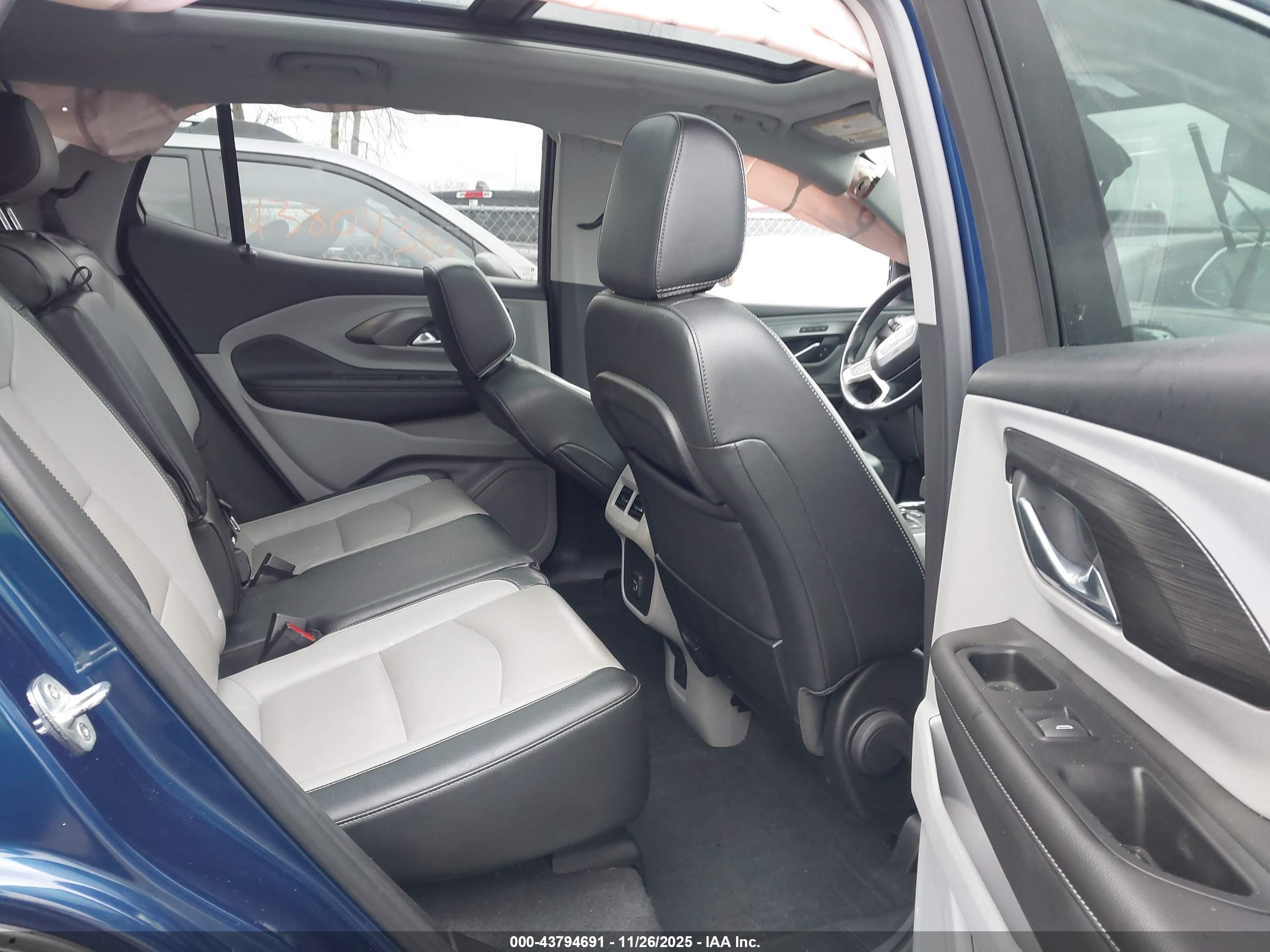 GMC TERRAIN image 8