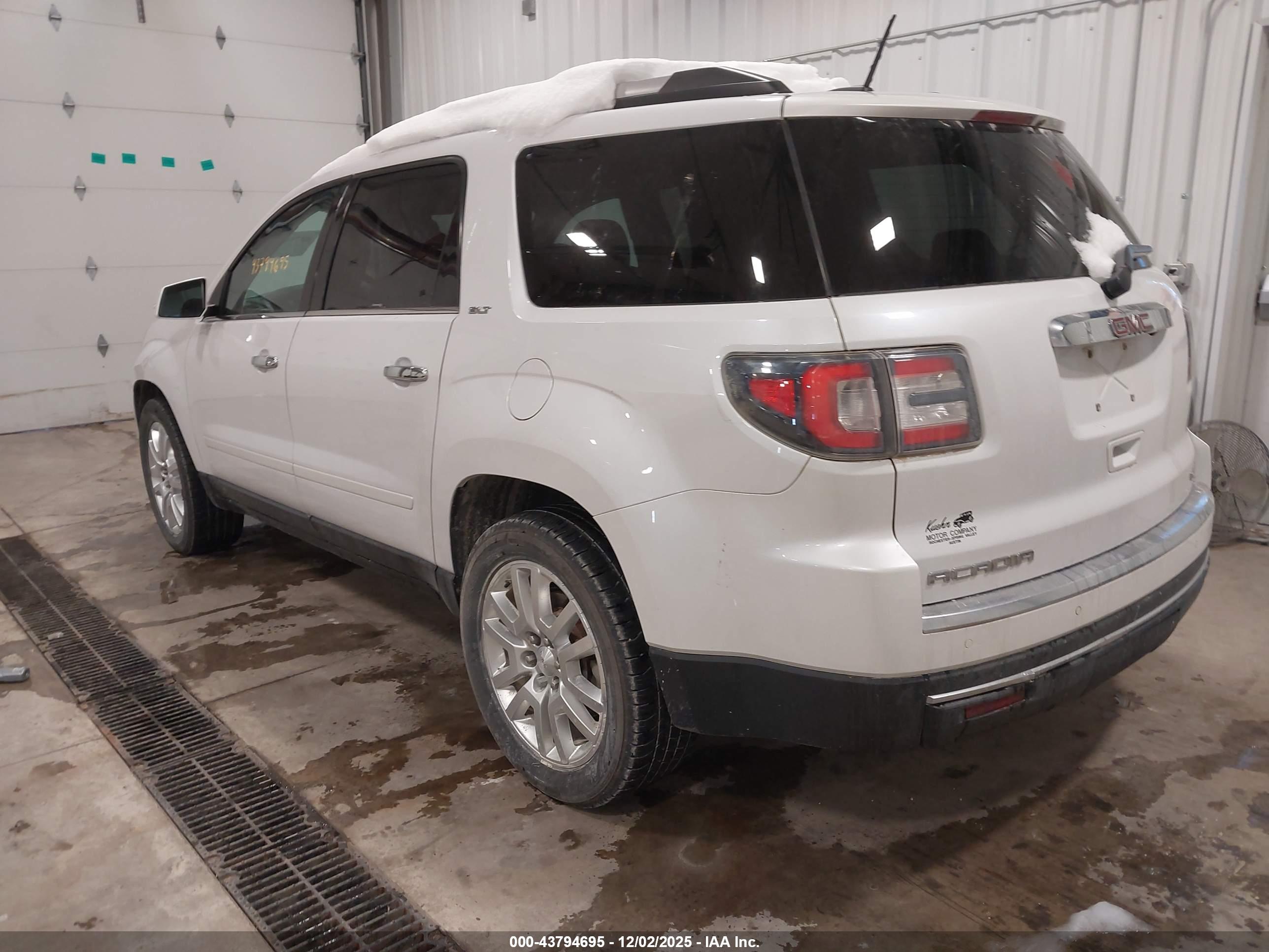 GMC ACADIA image 3