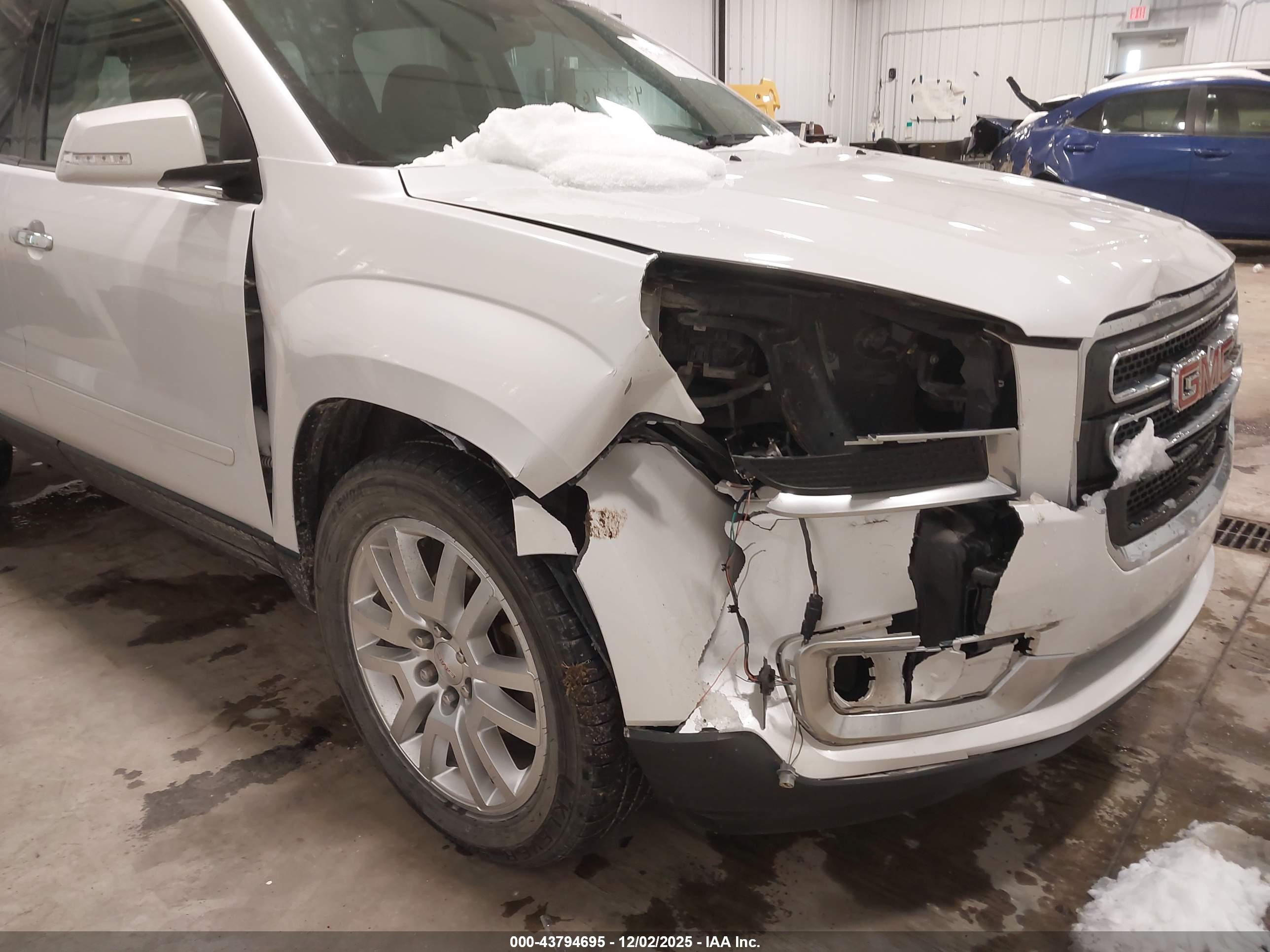 GMC ACADIA image 6