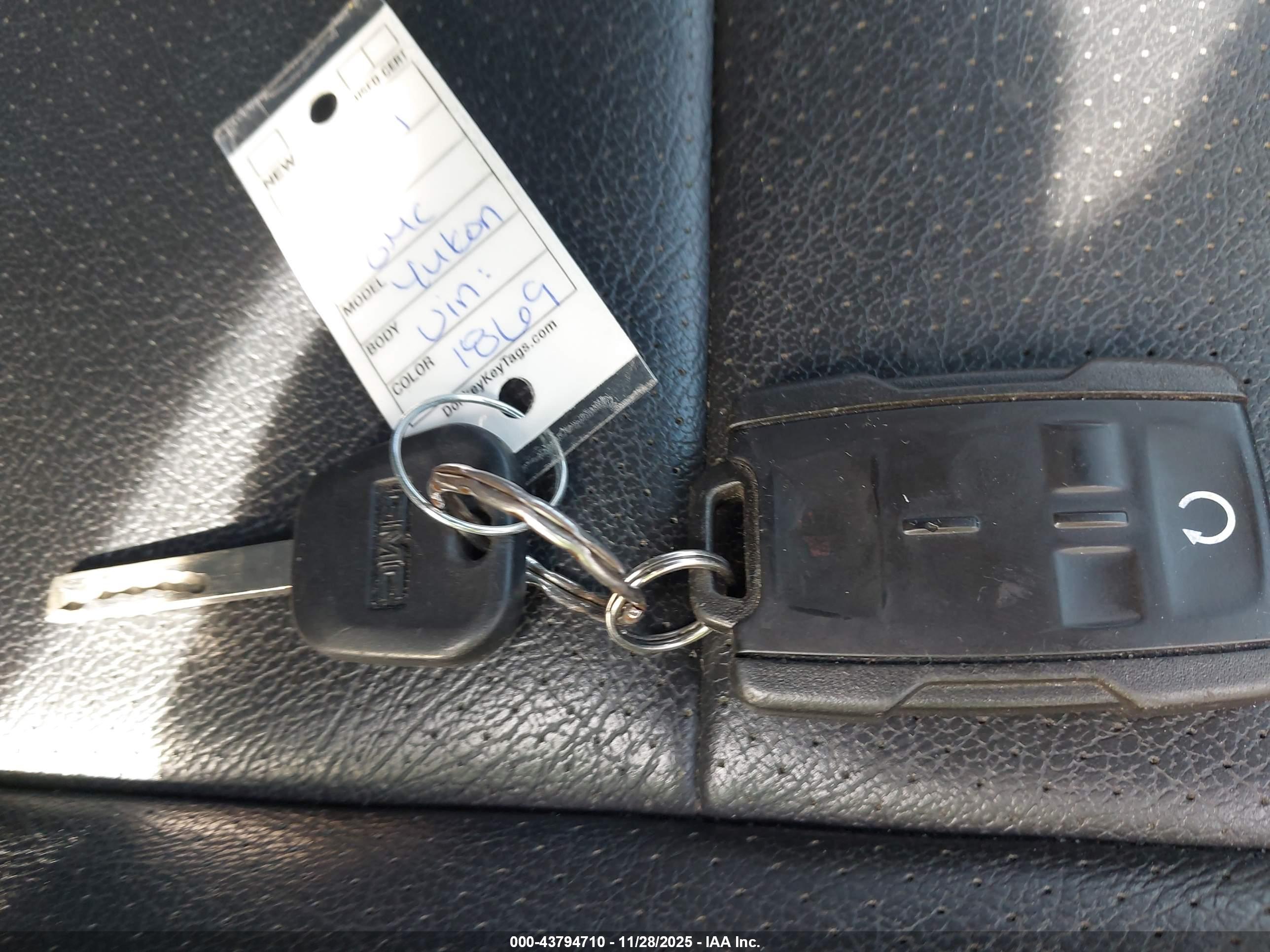 GMC YUKON image 11