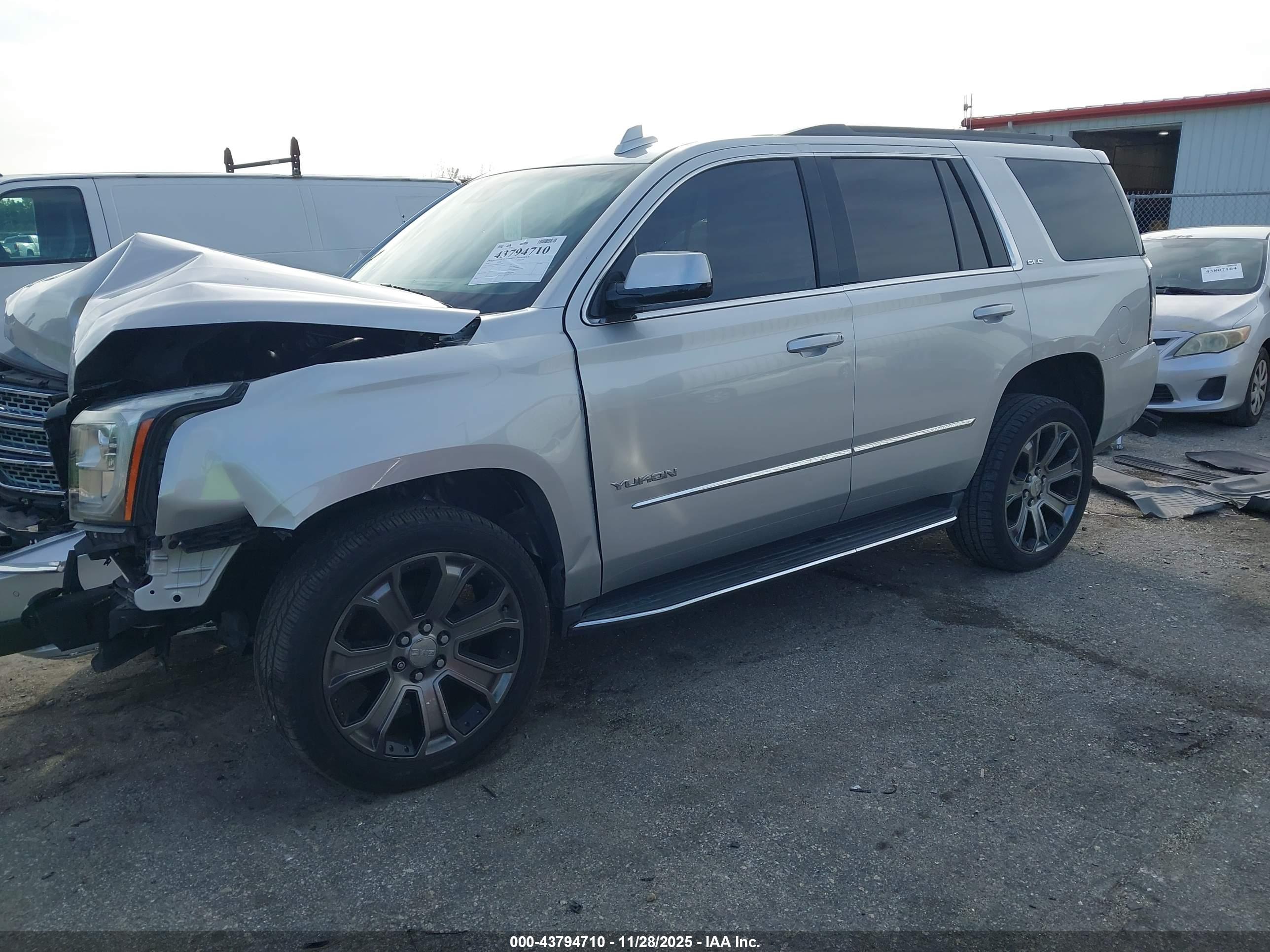 GMC YUKON image 2