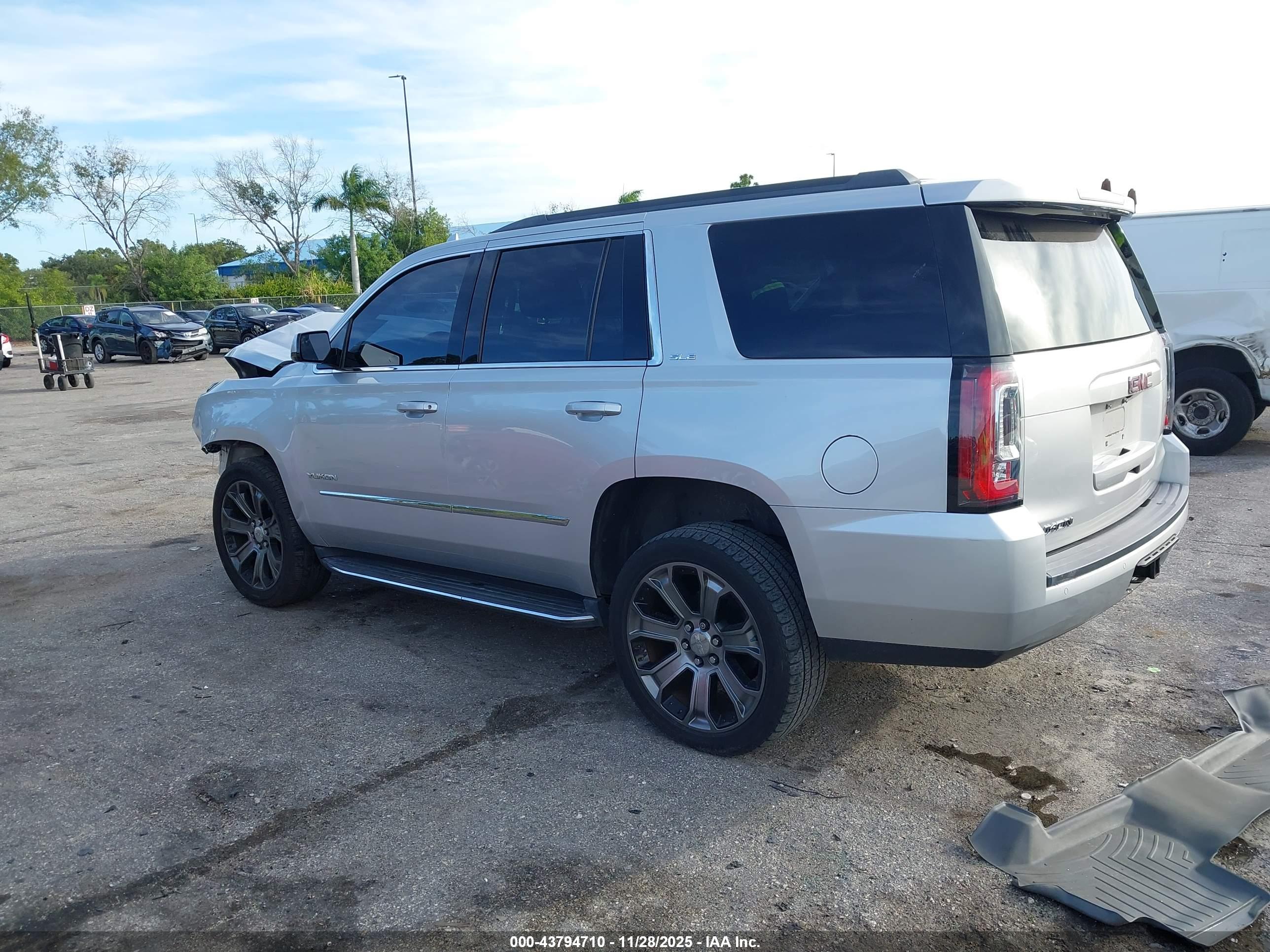 GMC YUKON image 3