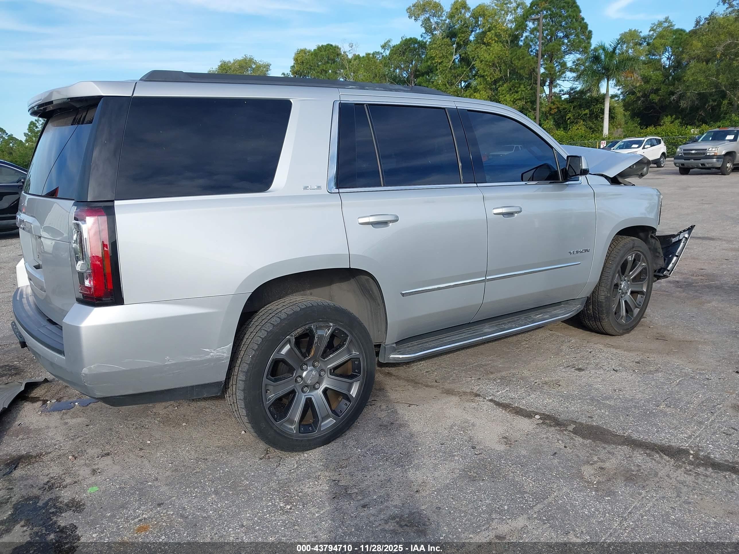 GMC YUKON image 4