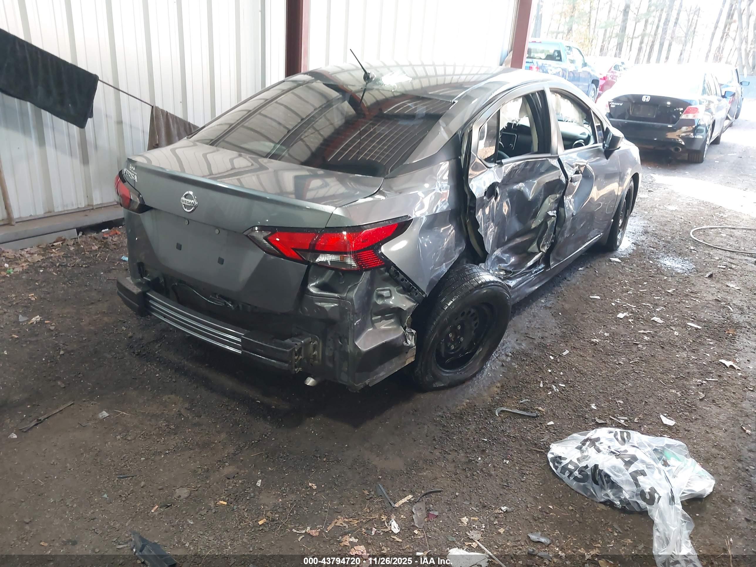 NISSAN VERSA image 4