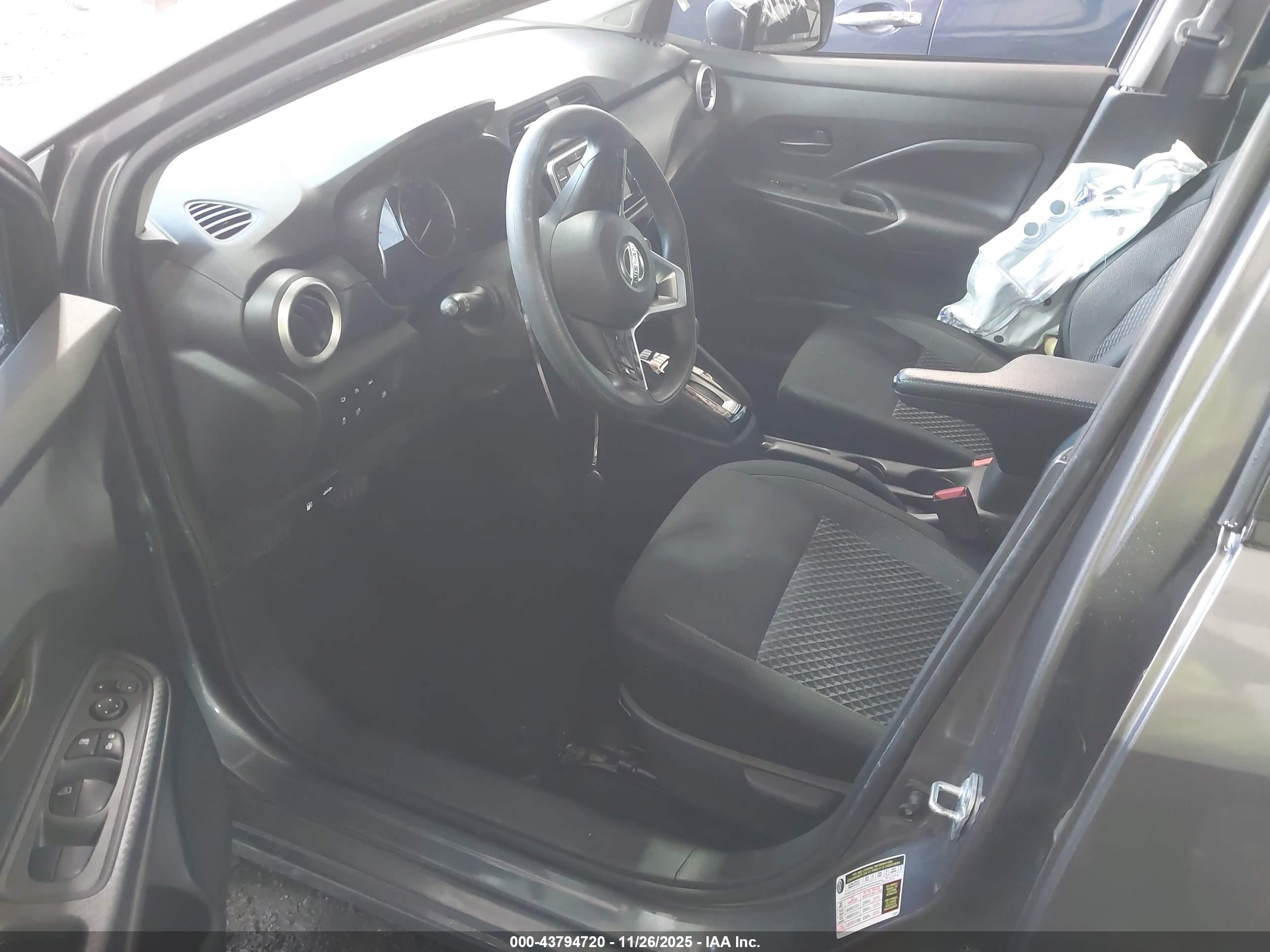 NISSAN VERSA image 5