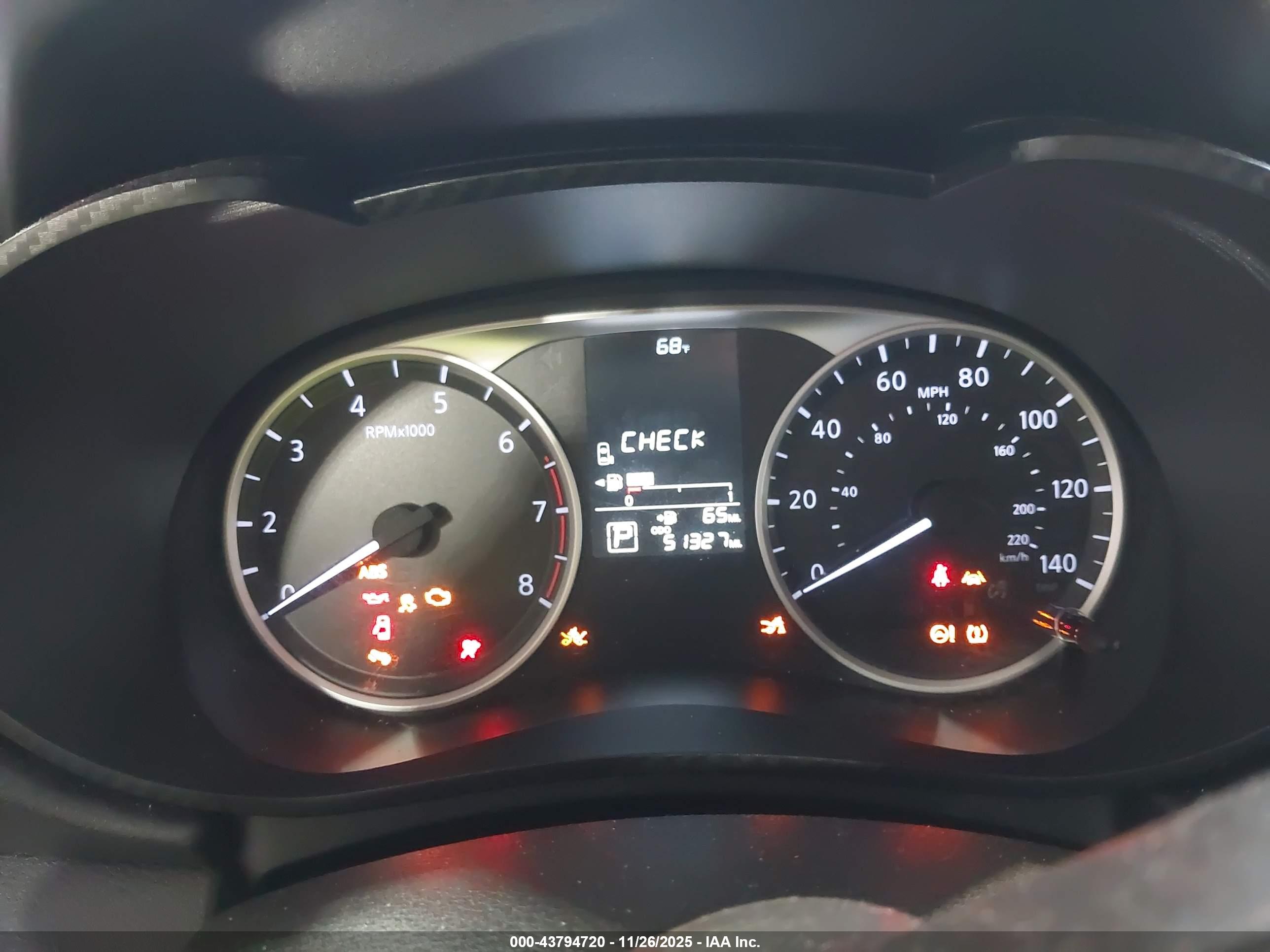 NISSAN VERSA image 7