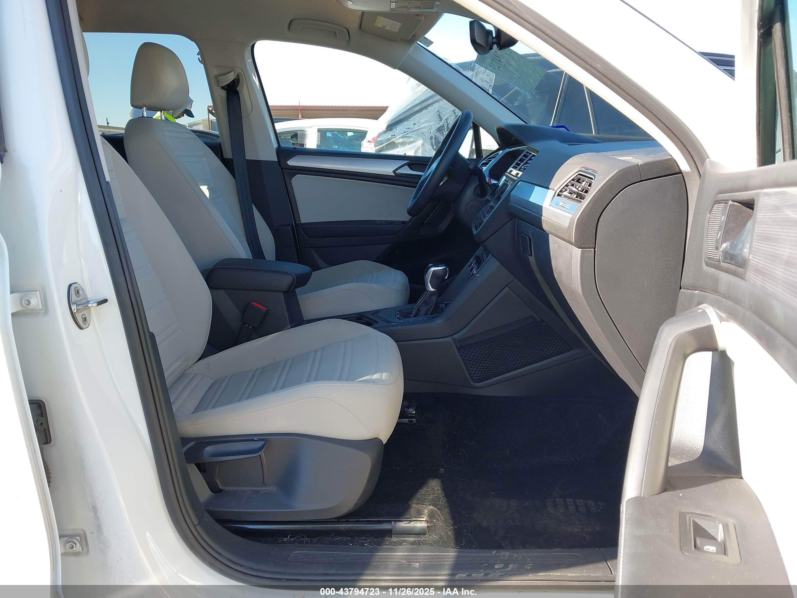 VOLKSWAGEN TIGUAN image 5