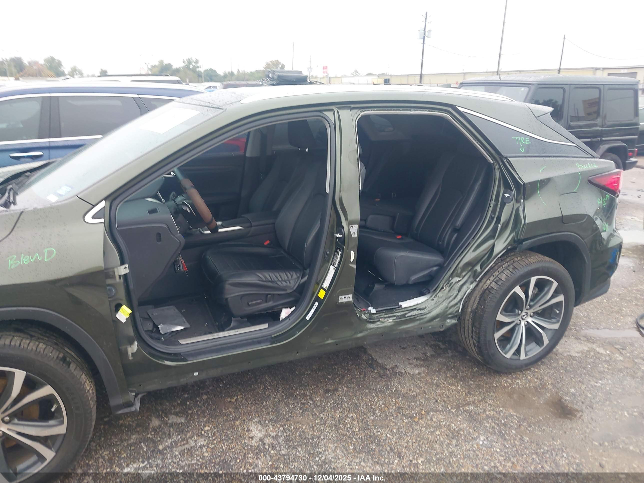 LEXUS RX image 6