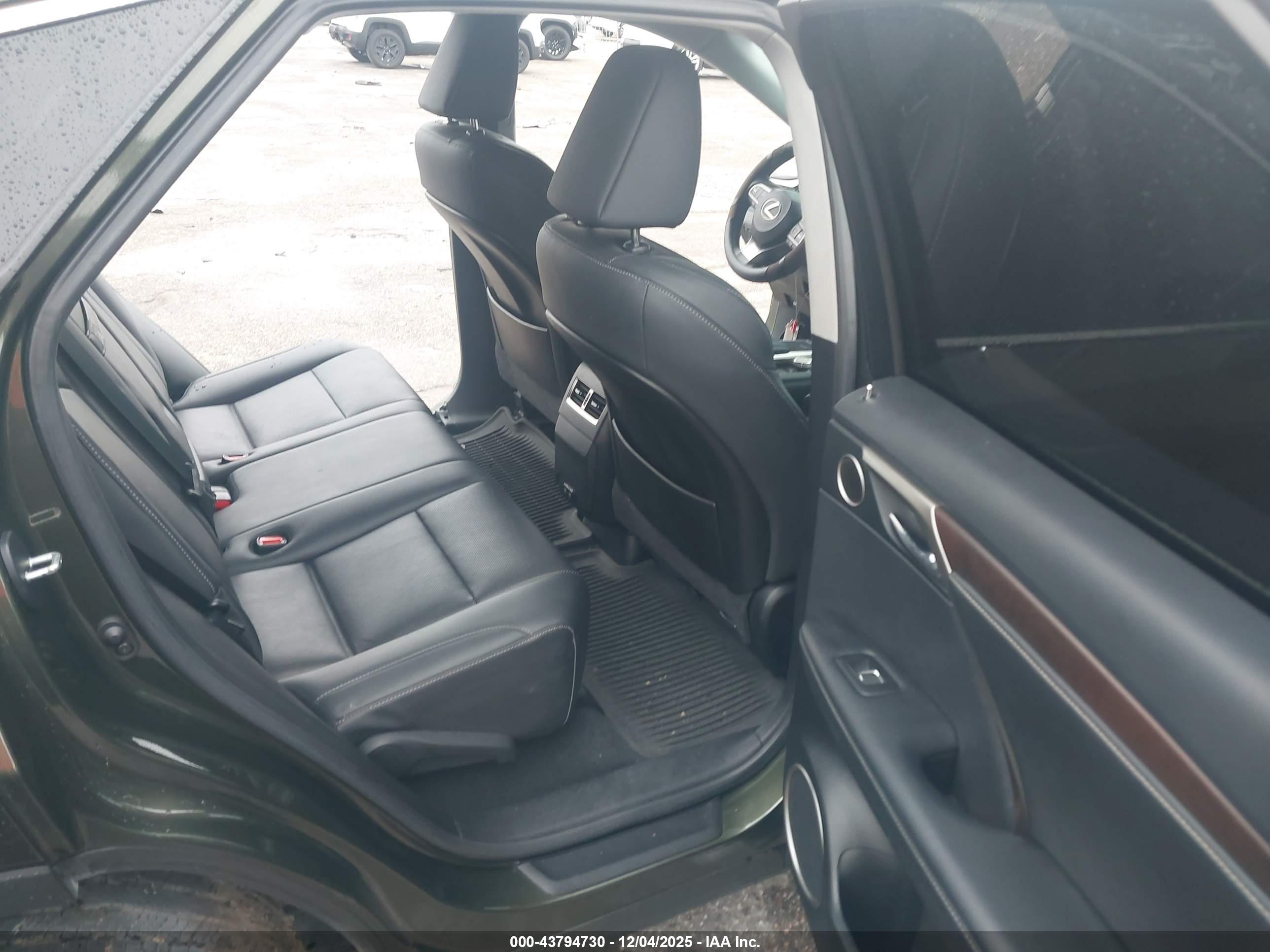 LEXUS RX image 8