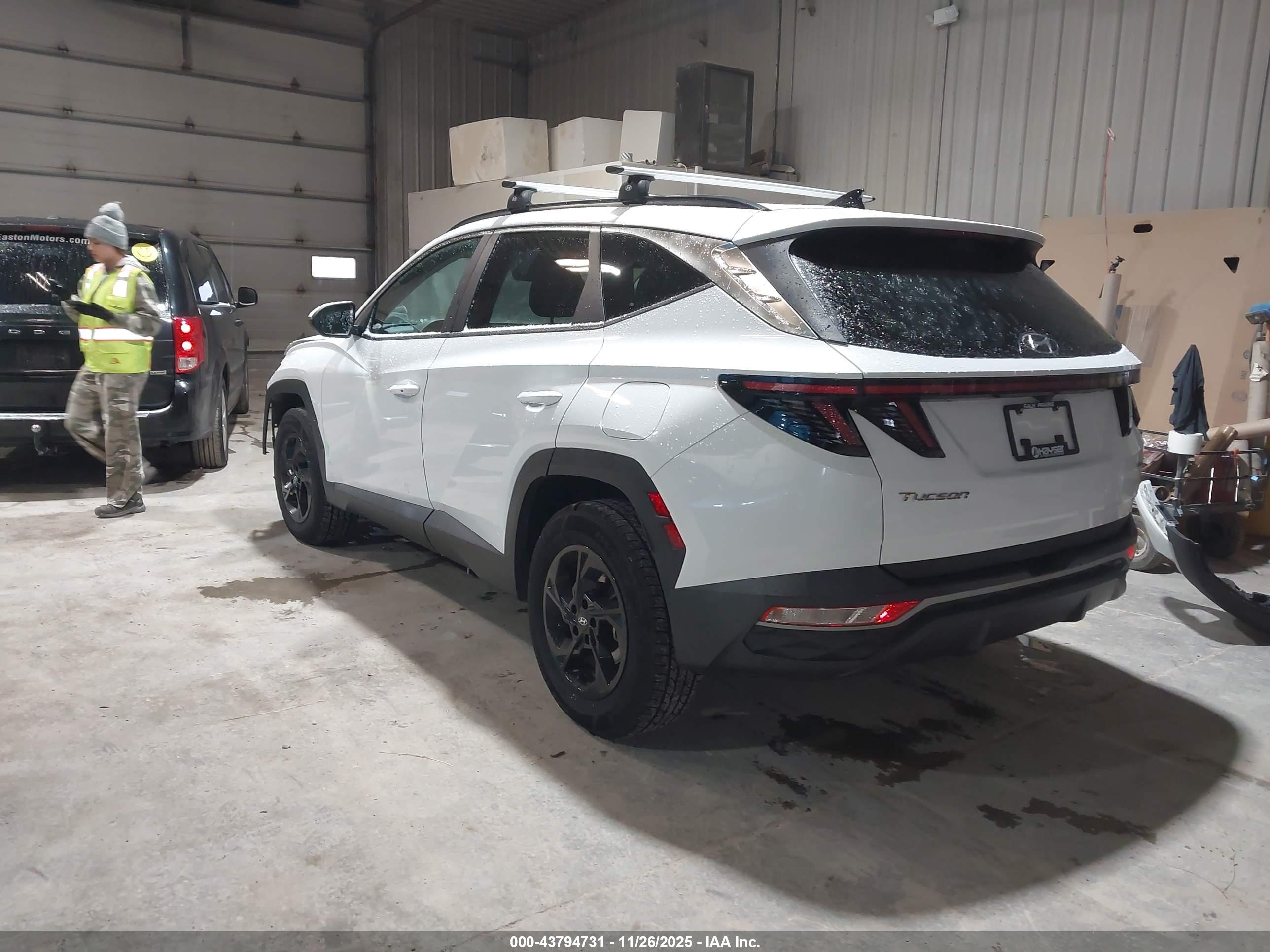 HYUNDAI TUCSON image 3