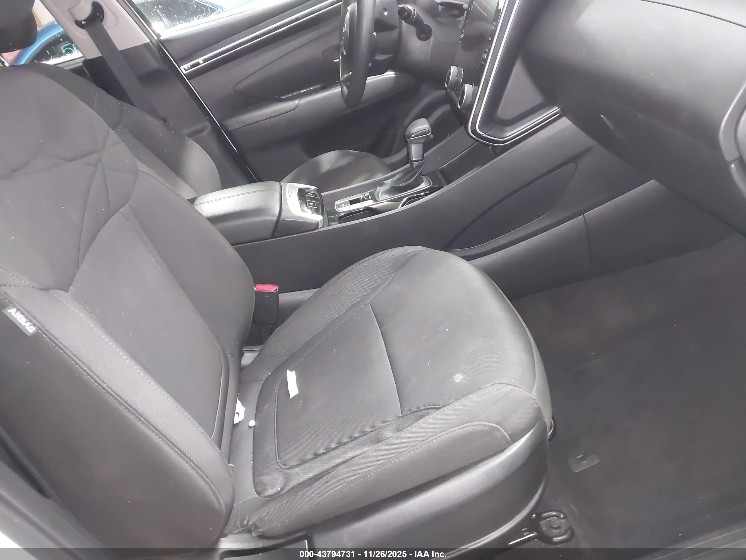 HYUNDAI TUCSON image 8