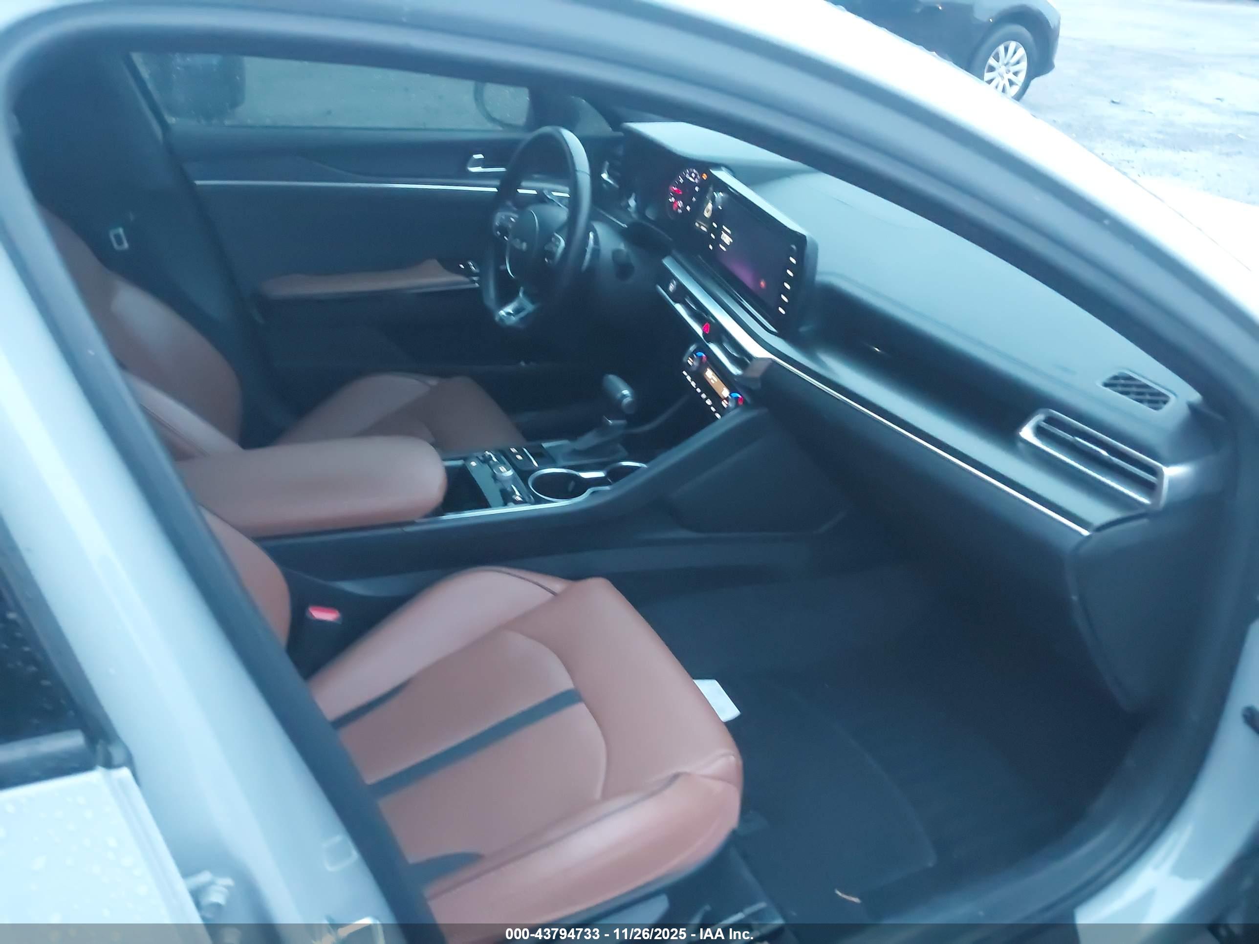 KIA K5 image 5