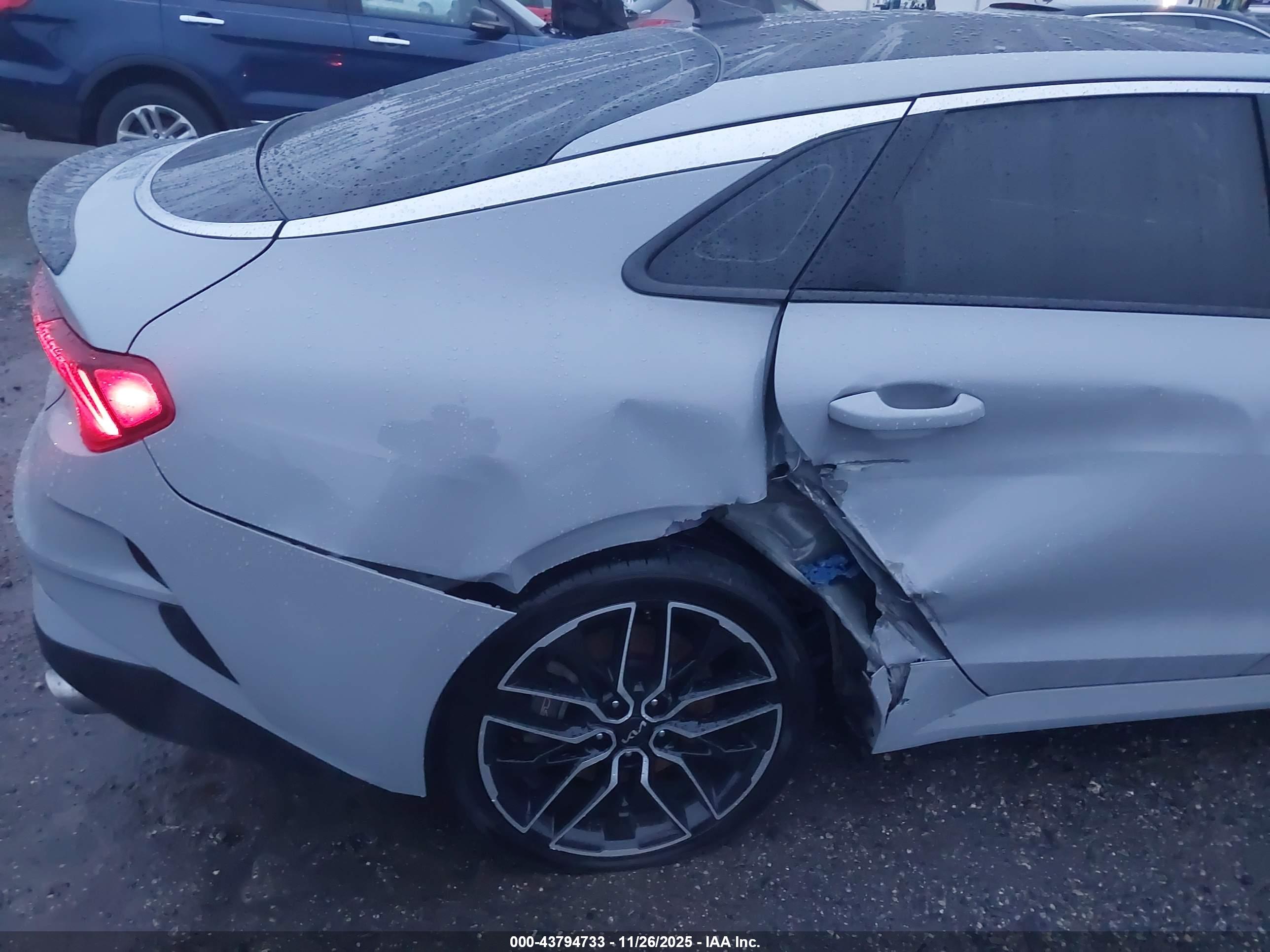 KIA K5 image 6