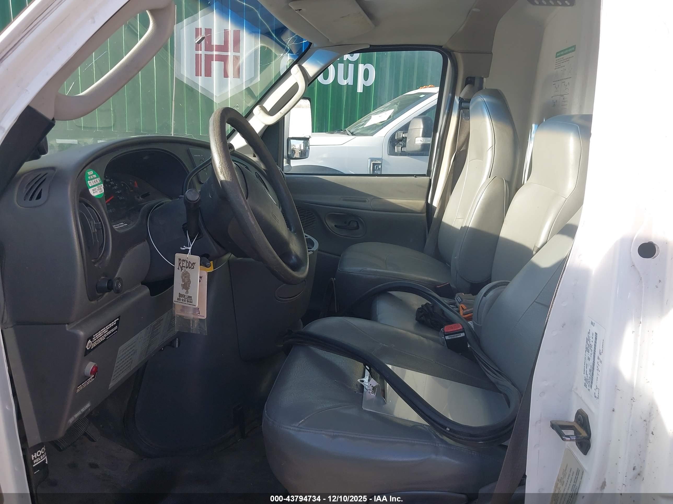 FORD E-450 image 7